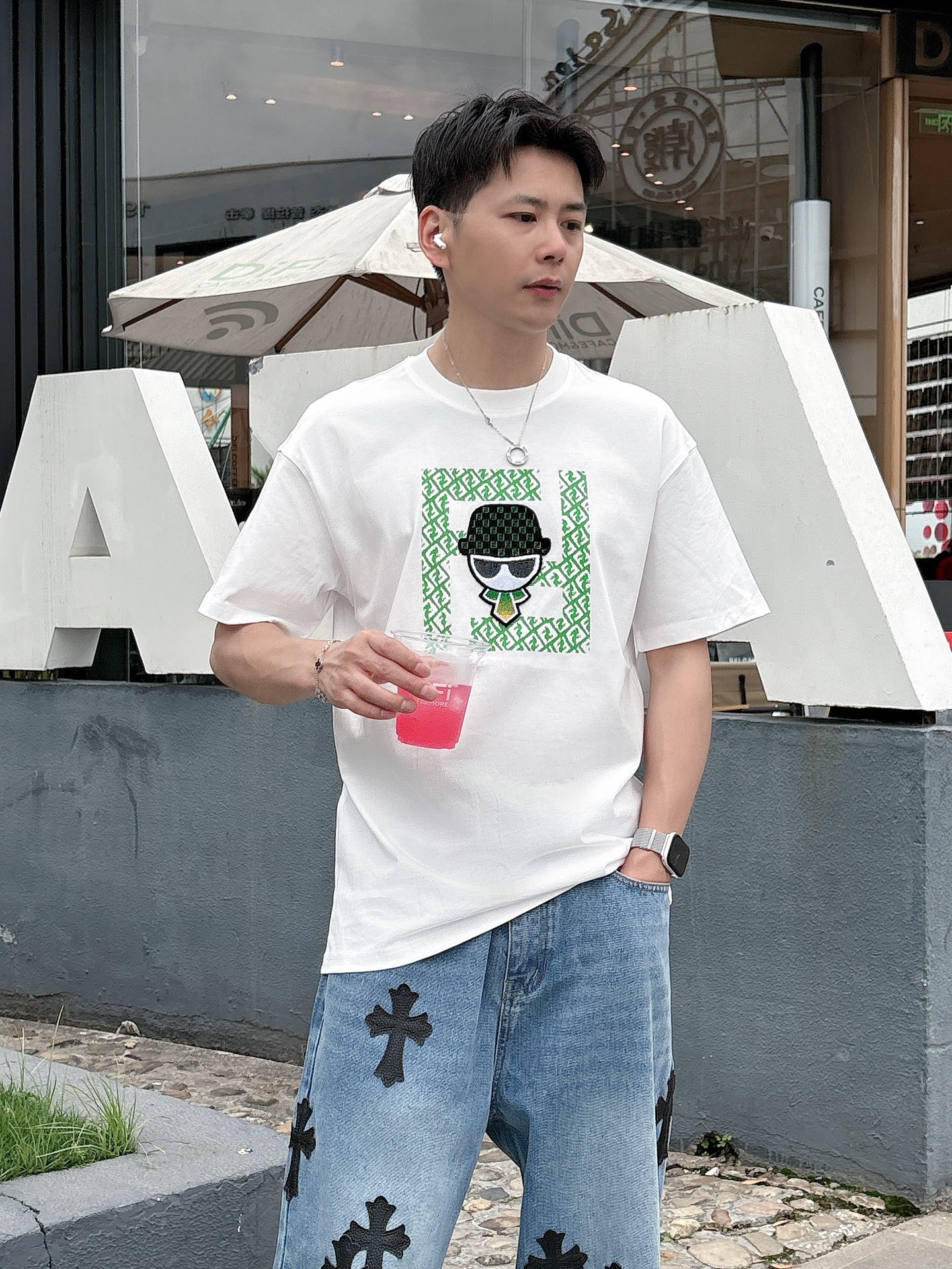   
FD 25SS春夏新款首发专柜最新款短袖圆领T恤 高端订制 设计前卫时尚！品牌logo重工艺设计 