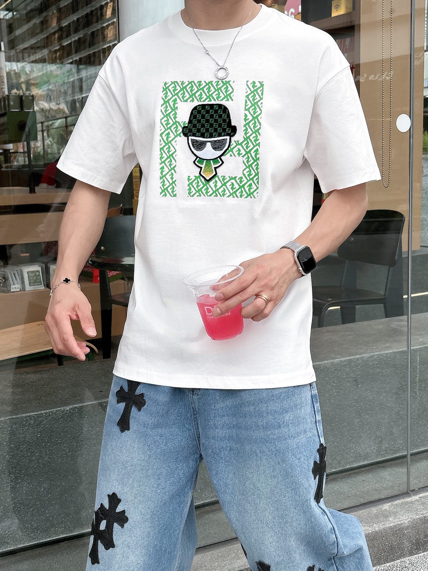   
FD 25SS春夏新款首发专柜最新款短袖圆领T恤 高端订制 设计前卫时尚！品牌logo重工艺设计 