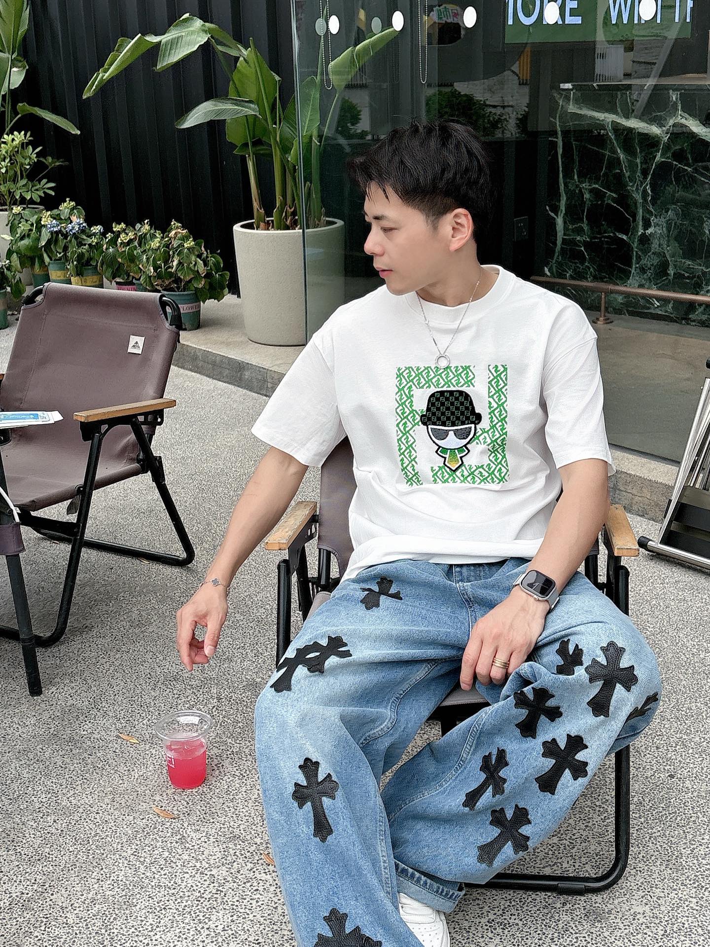   
FD 25SS春夏新款首发专柜最新款短袖圆领T恤 高端订制 设计前卫时尚！品牌logo重工艺设计 