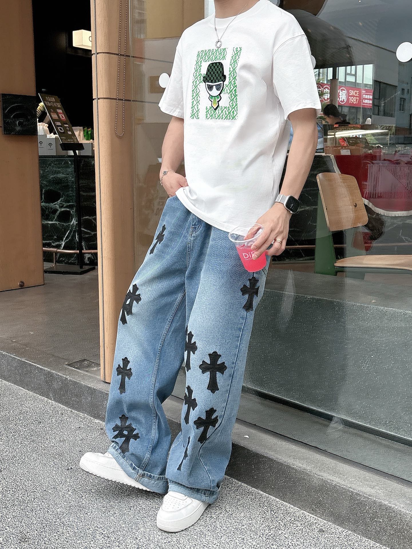   
FD 25SS春夏新款首发专柜最新款短袖圆领T恤 高端订制 设计前卫时尚！品牌logo重工艺设计 