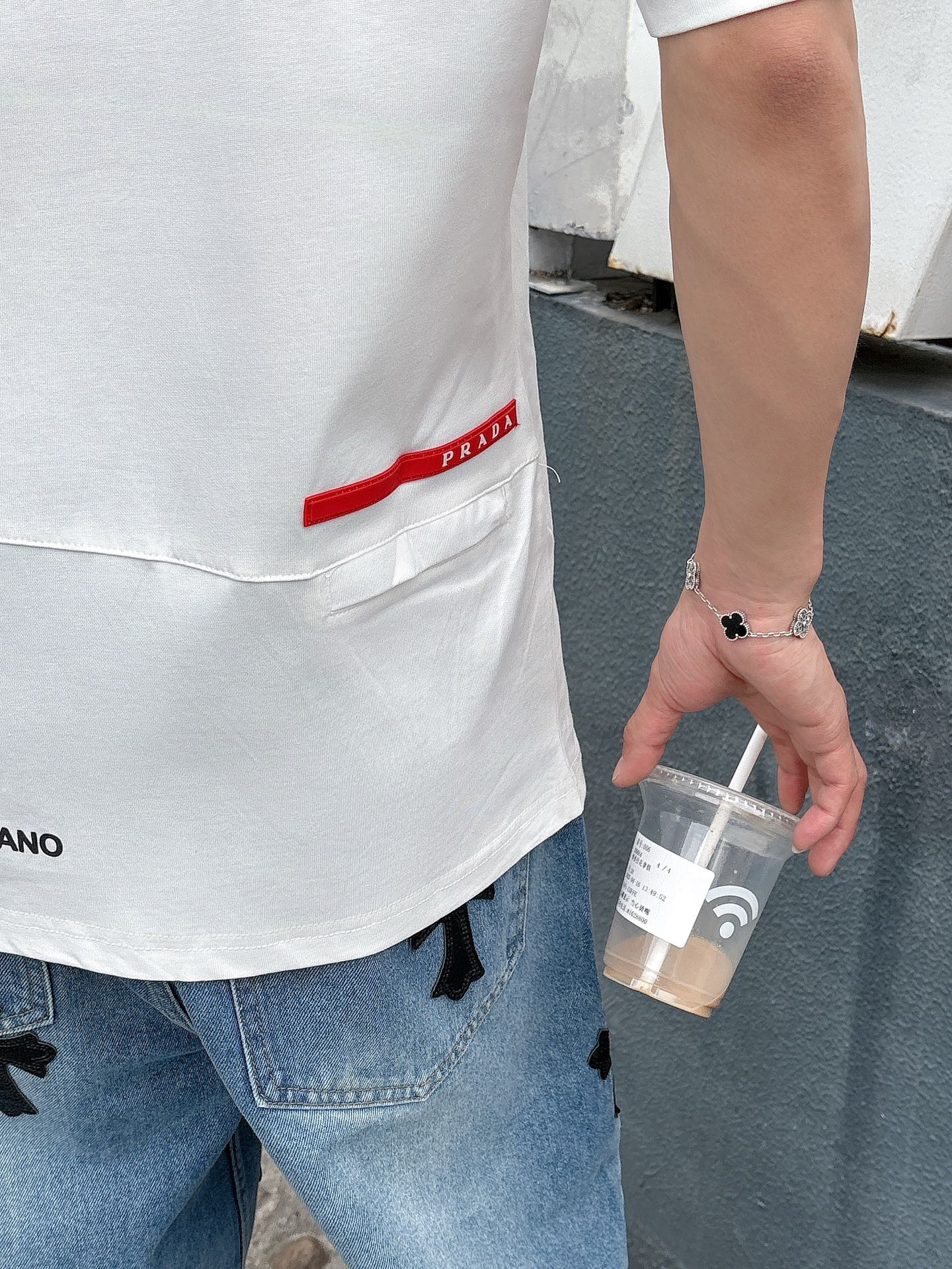   
普拉达 25SS春夏新款首发专柜最新款短袖圆领T恤 高端订制 设计前卫时尚！品牌logo重工艺设计