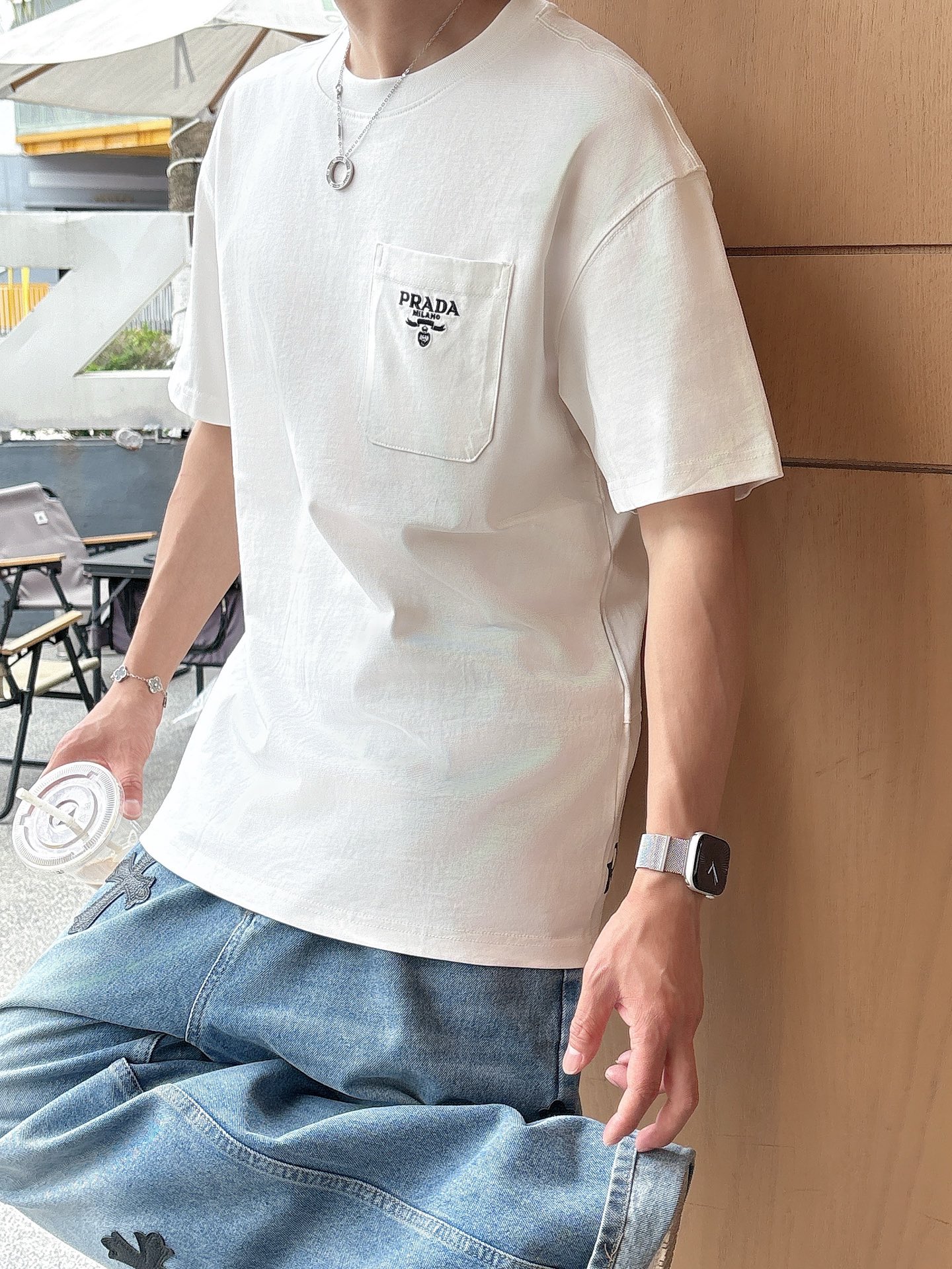   
普拉达 25SS春夏新款首发专柜最新款短袖圆领T恤 高端订制 设计前卫时尚！品牌logo重工艺设计