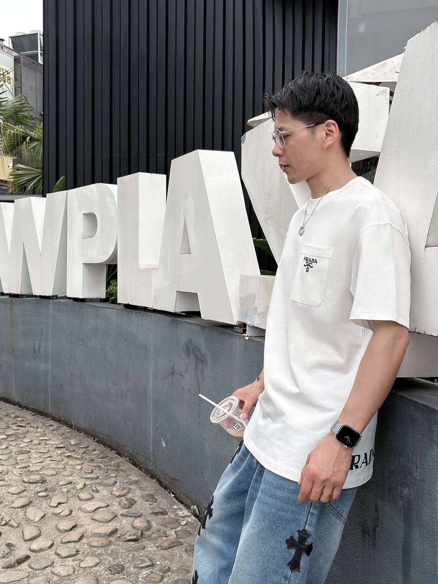   
普拉达 25SS春夏新款首发专柜最新款短袖圆领T恤 高端订制 设计前卫时尚！品牌logo重工艺设计