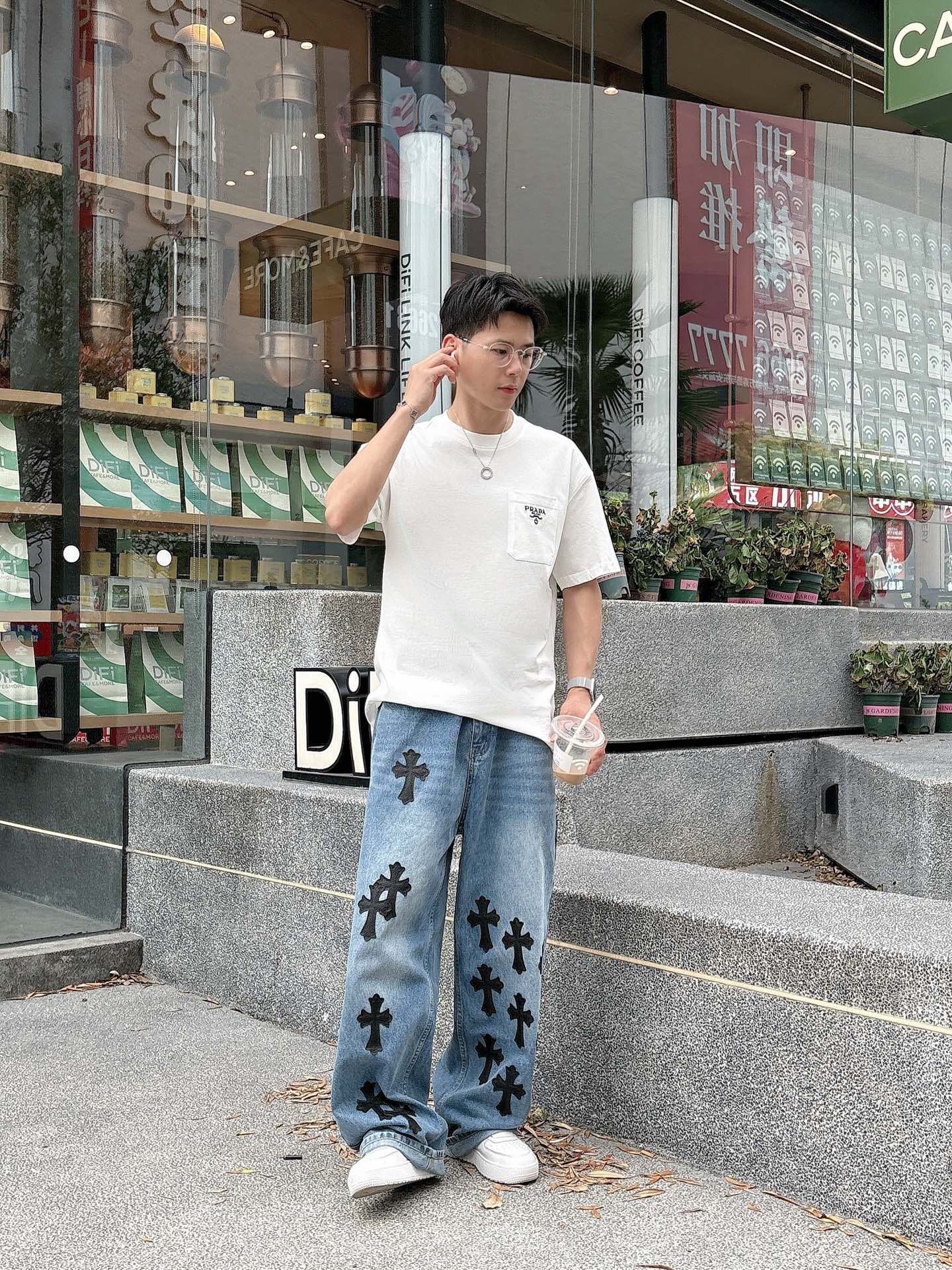   
普拉达 25SS春夏新款首发专柜最新款短袖圆领T恤 高端订制 设计前卫时尚！品牌logo重工艺设计