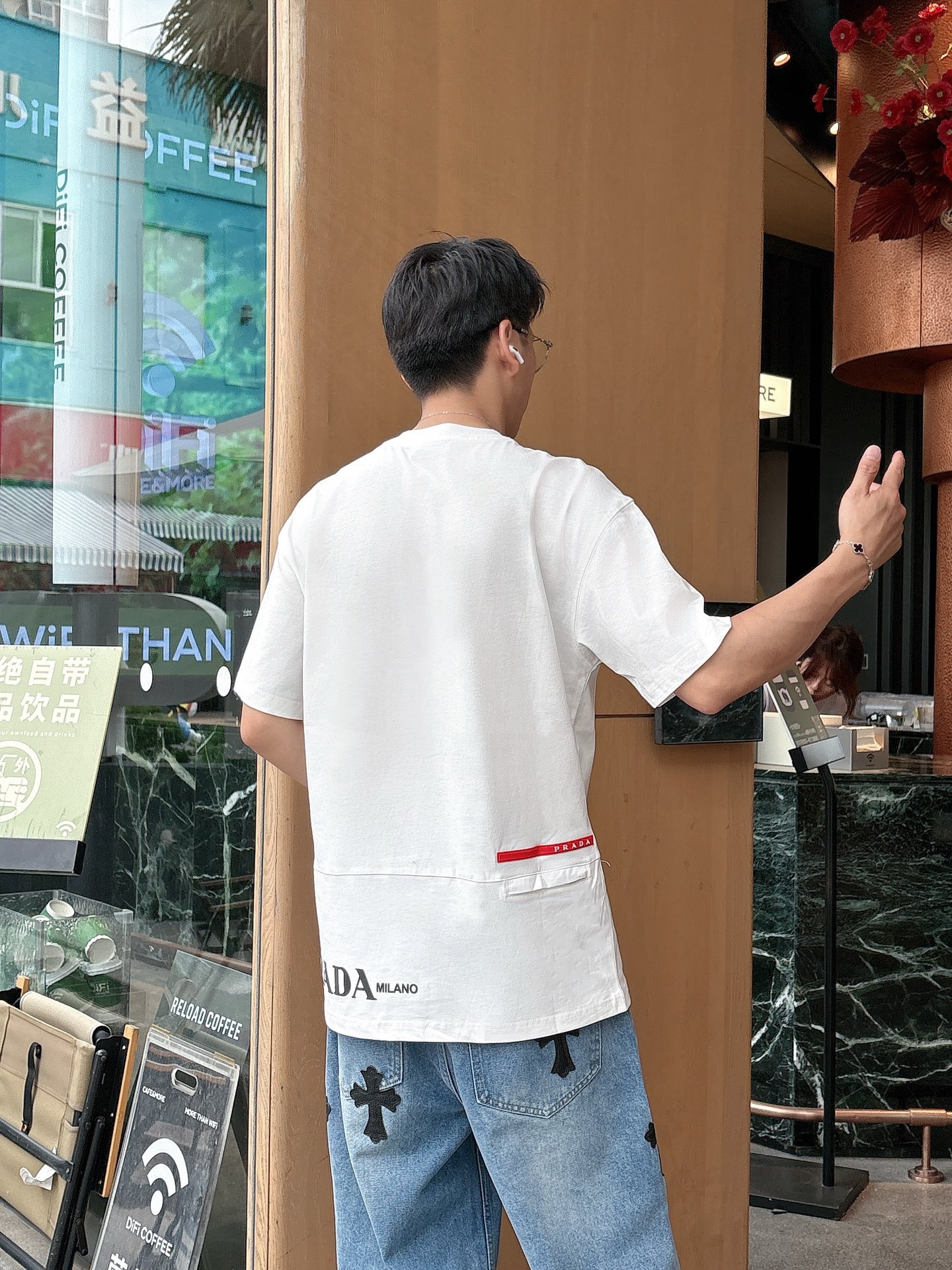   
普拉达 25SS春夏新款首发专柜最新款短袖圆领T恤 高端订制 设计前卫时尚！品牌logo重工艺设计