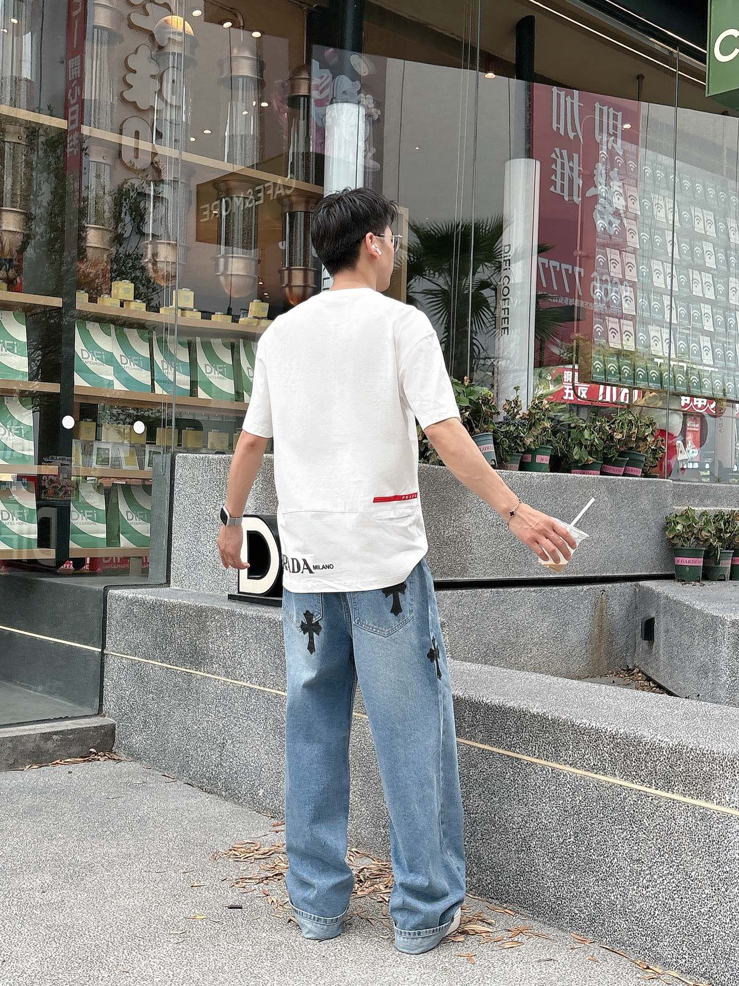   
普拉达 25SS春夏新款首发专柜最新款短袖圆领T恤 高端订制 设计前卫时尚！品牌logo重工艺设计