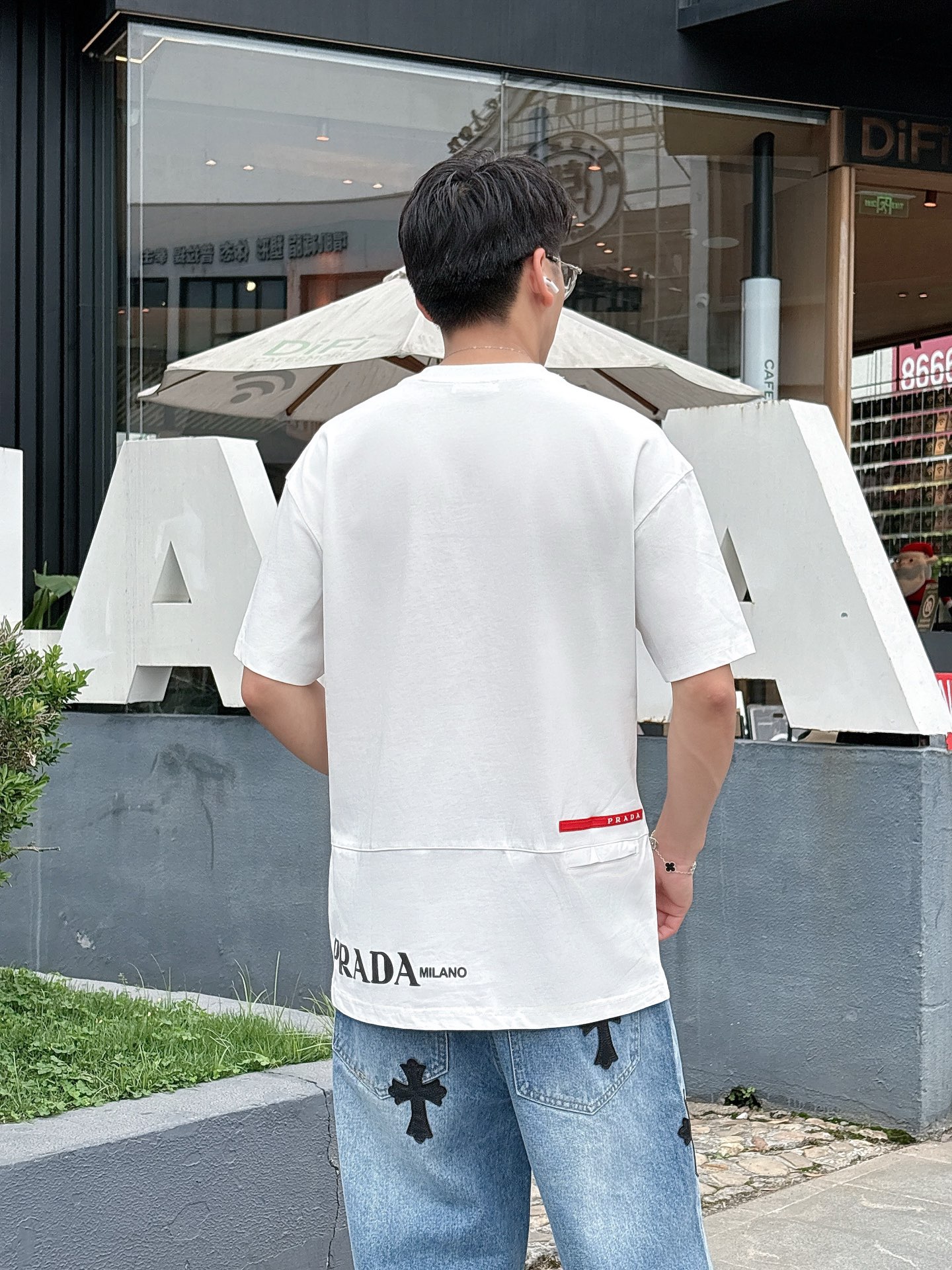   
普拉达 25SS春夏新款首发专柜最新款短袖圆领T恤 高端订制 设计前卫时尚！品牌logo重工艺设计