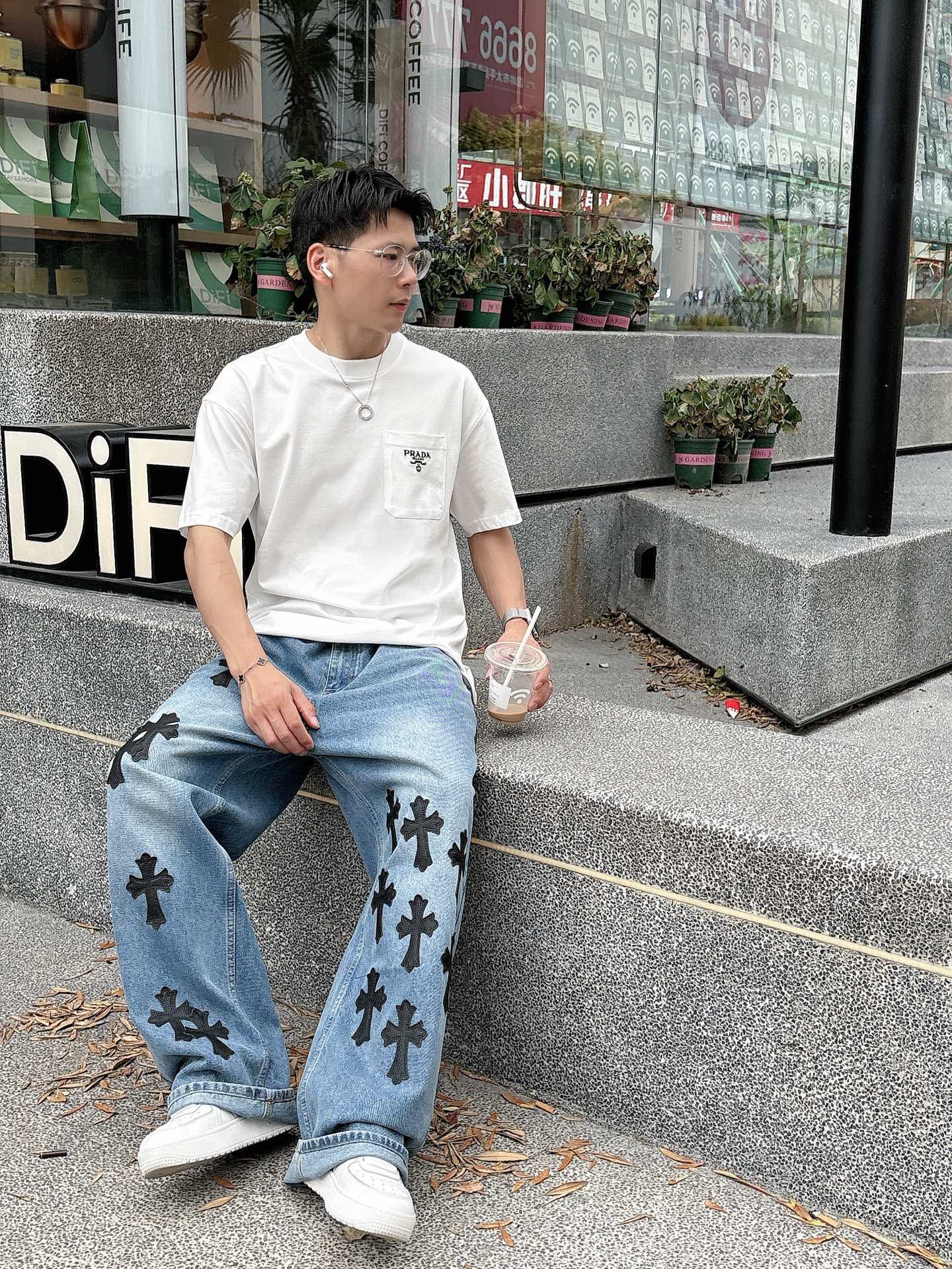   
普拉达 25SS春夏新款首发专柜最新款短袖圆领T恤 高端订制 设计前卫时尚！品牌logo重工艺设计