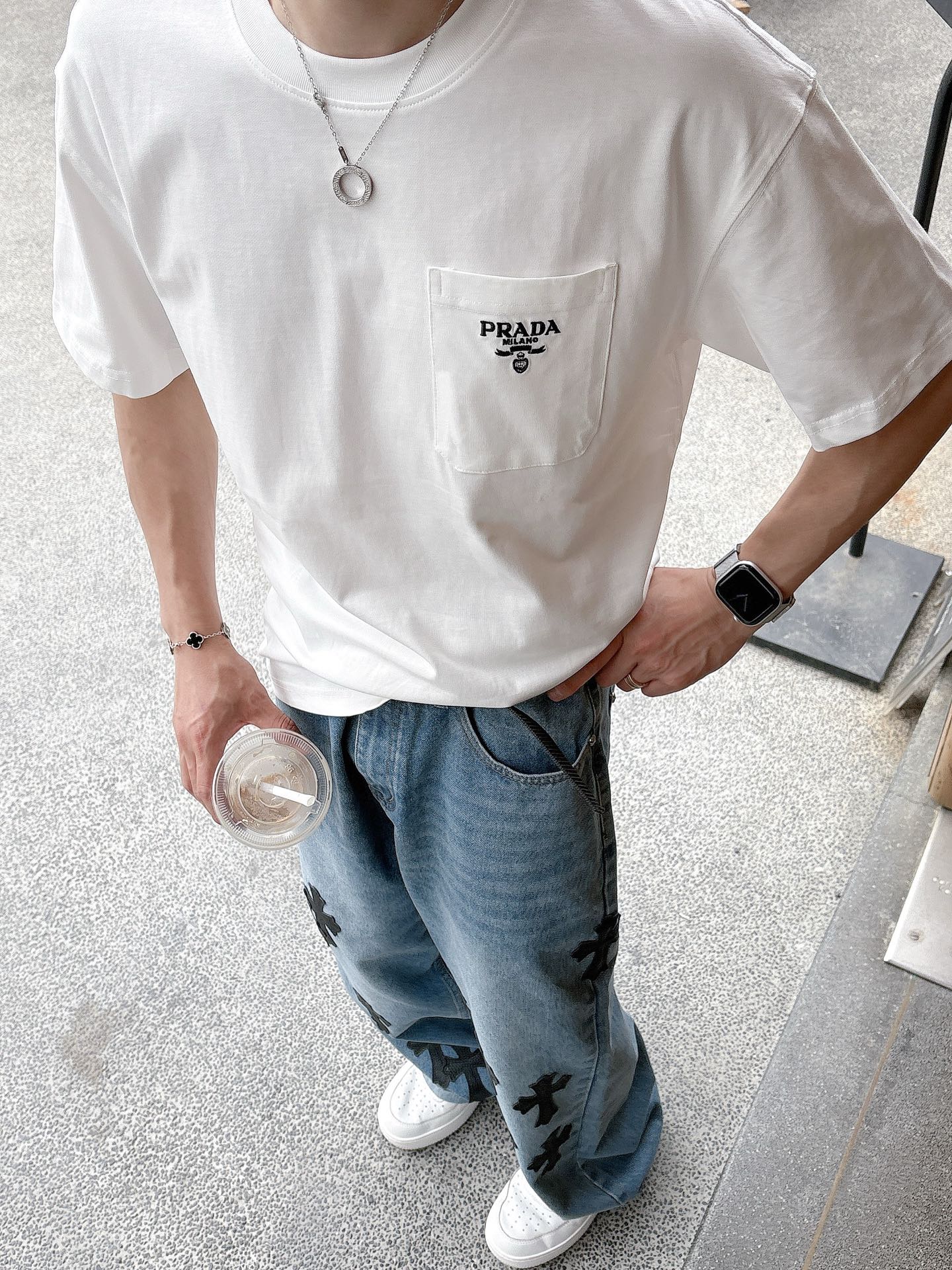   
普拉达 25SS春夏新款首发专柜最新款短袖圆领T恤 高端订制 设计前卫时尚！品牌logo重工艺设计