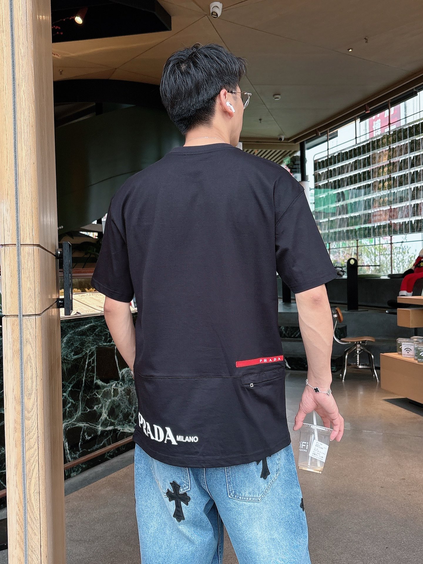   
普拉达 25SS春夏新款首发专柜最新款短袖圆领T恤 高端订制 设计前卫时尚！品牌logo重工艺设计