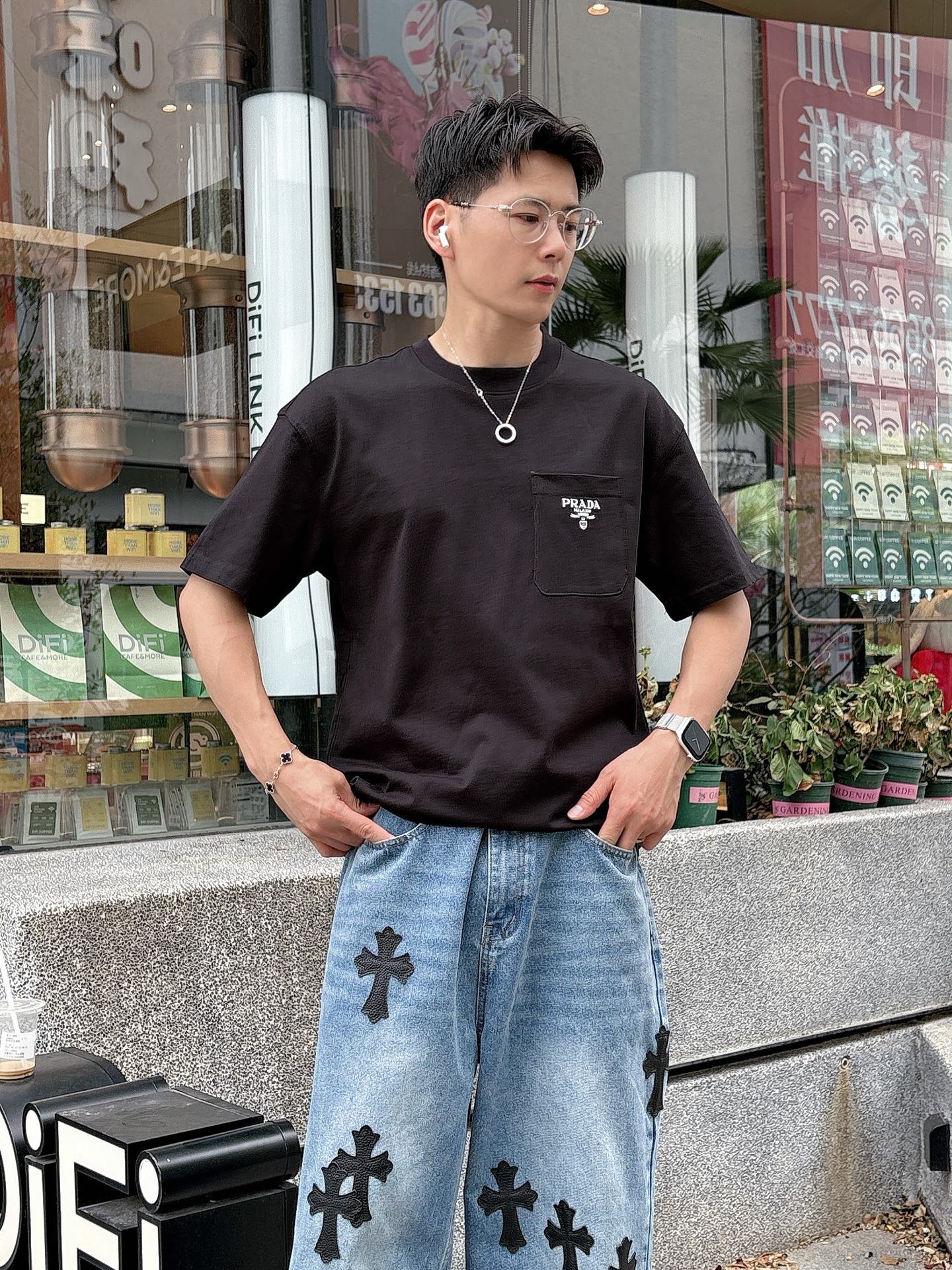   
普拉达 25SS春夏新款首发专柜最新款短袖圆领T恤 高端订制 设计前卫时尚！品牌logo重工艺设计