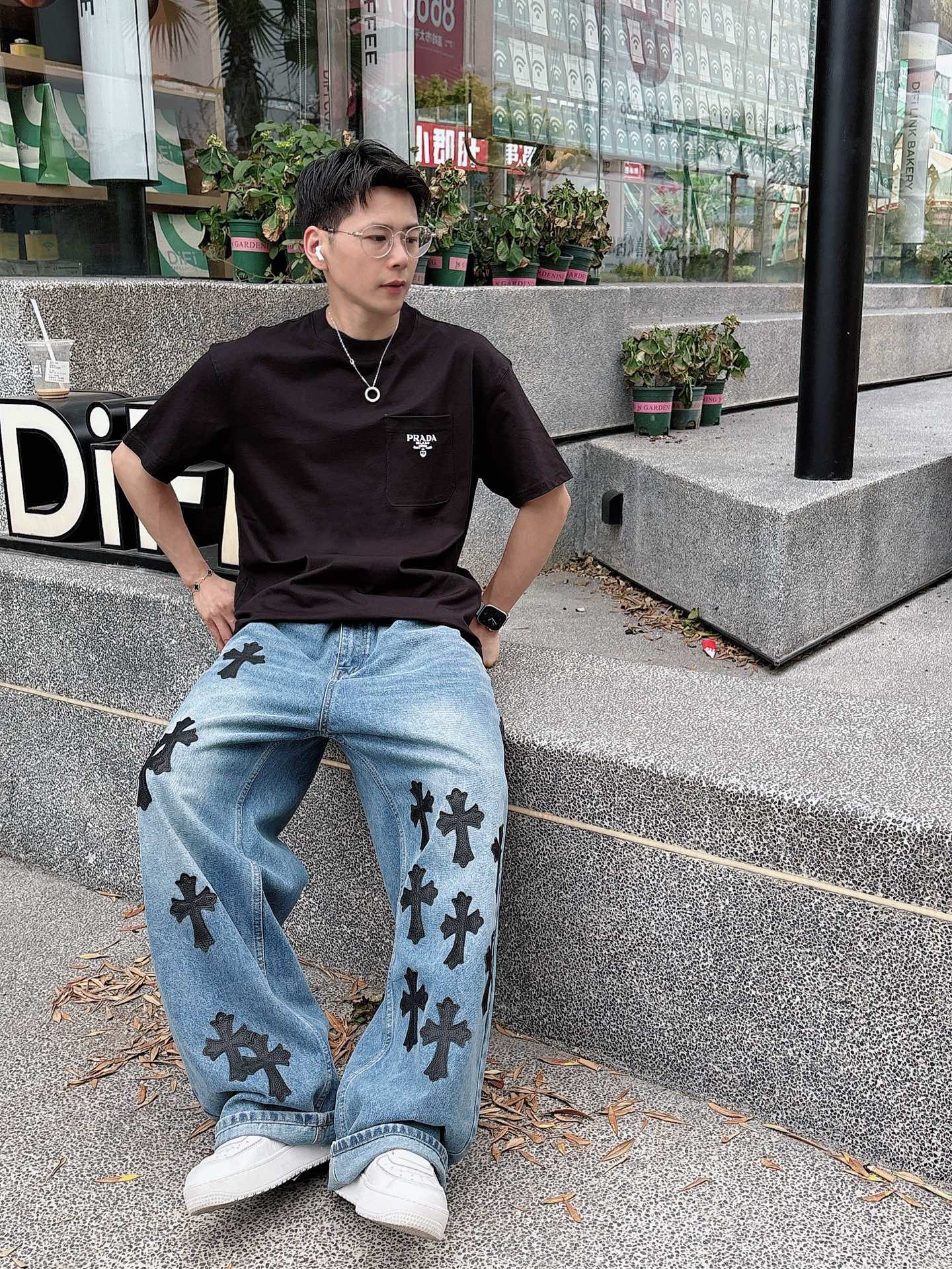   
普拉达 25SS春夏新款首发专柜最新款短袖圆领T恤 高端订制 设计前卫时尚！品牌logo重工艺设计