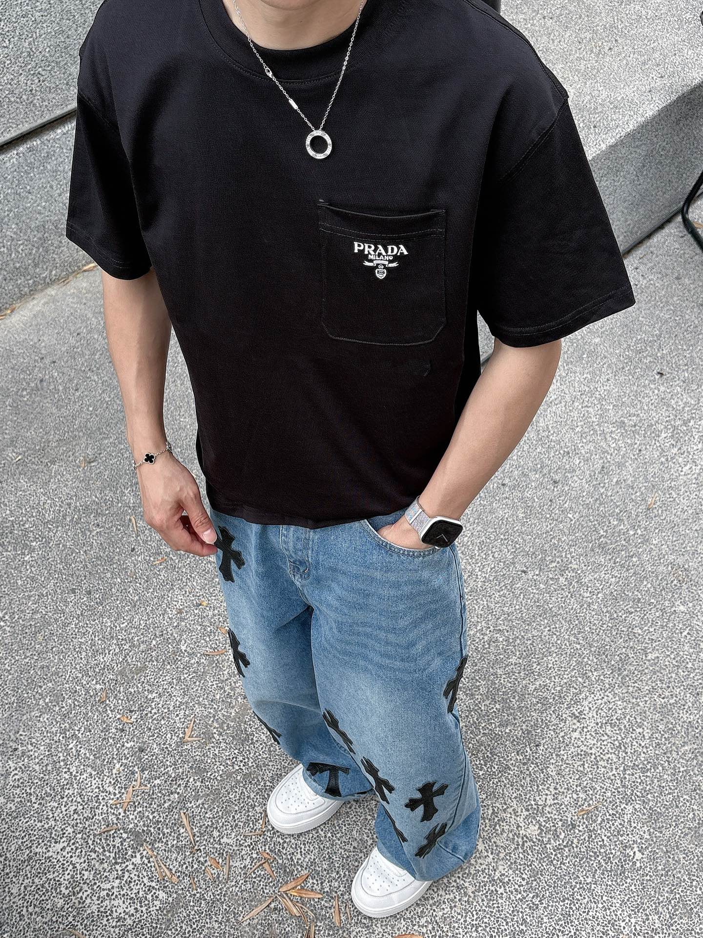   
普拉达 25SS春夏新款首发专柜最新款短袖圆领T恤 高端订制 设计前卫时尚！品牌logo重工艺设计