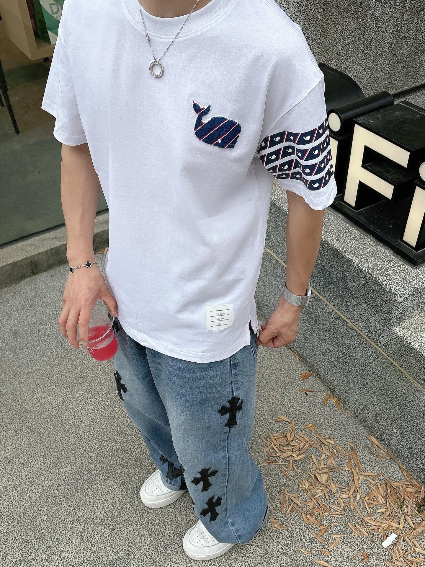   
tb 25SS春夏新款首发专柜最新款短袖圆领T恤 高端订制 设计前卫时尚！品牌logo重工艺设计 