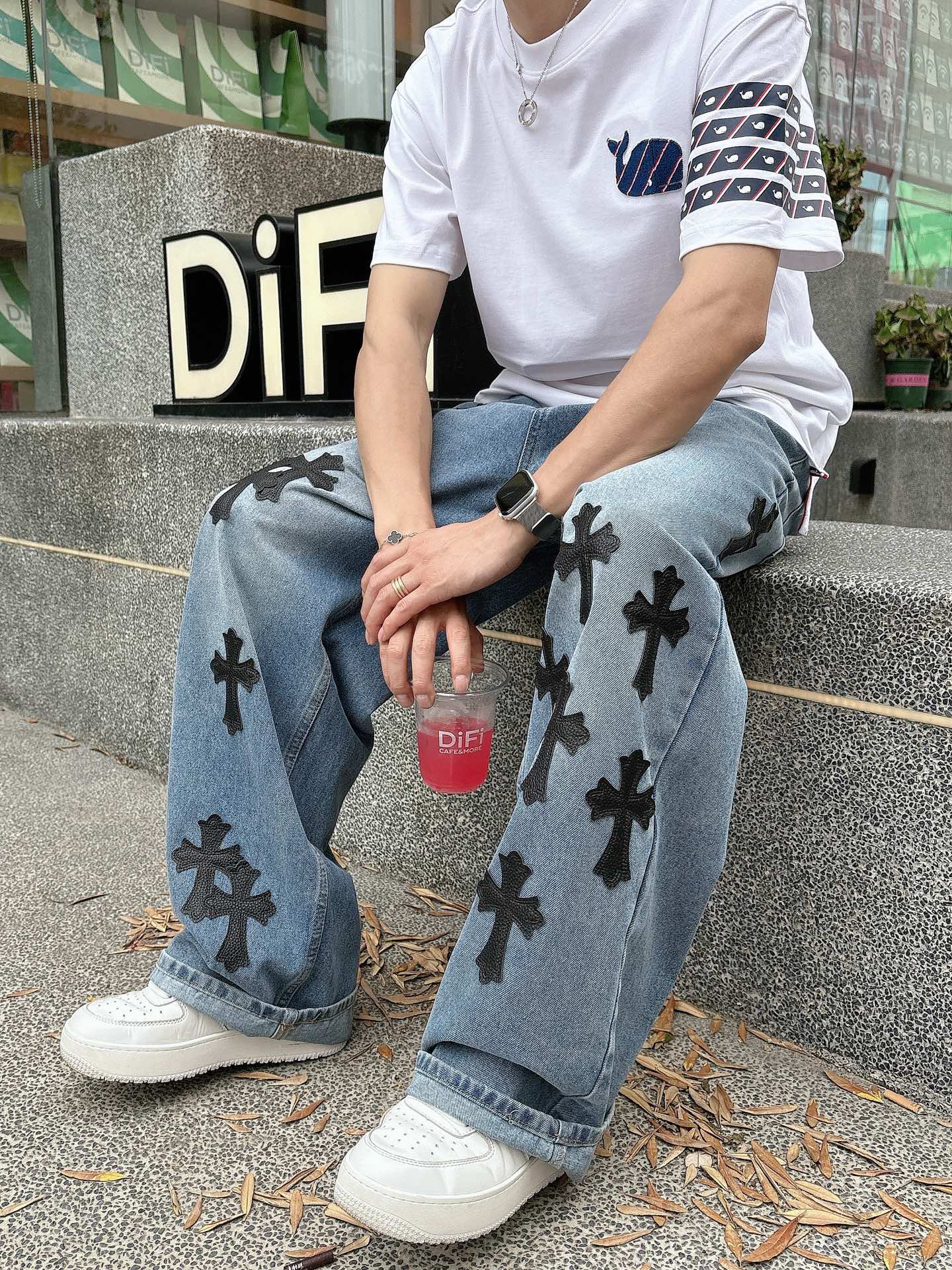   
tb 25SS春夏新款首发专柜最新款短袖圆领T恤 高端订制 设计前卫时尚！品牌logo重工艺设计 