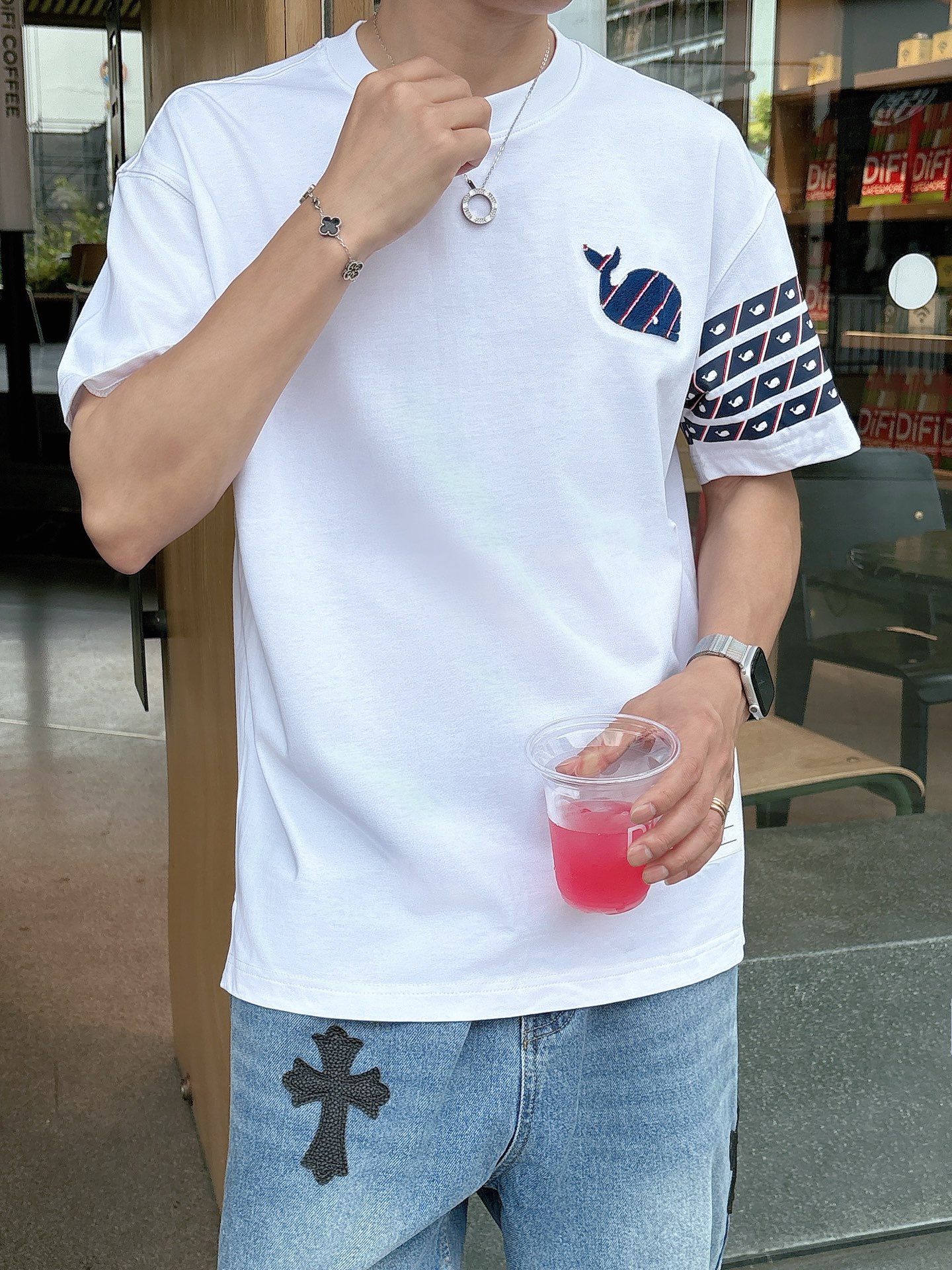   
tb 25SS春夏新款首发专柜最新款短袖圆领T恤 高端订制 设计前卫时尚！品牌logo重工艺设计 