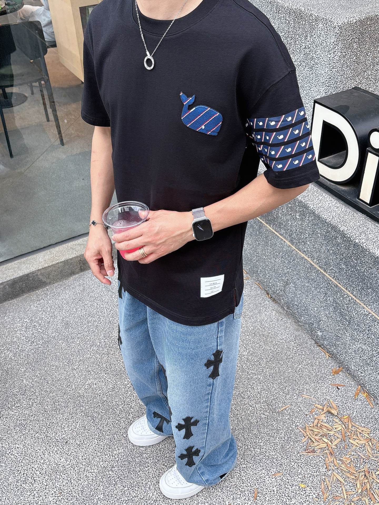   
tb 25SS春夏新款首发专柜最新款短袖圆领T恤 高端订制 设计前卫时尚！品牌logo重工艺设计 