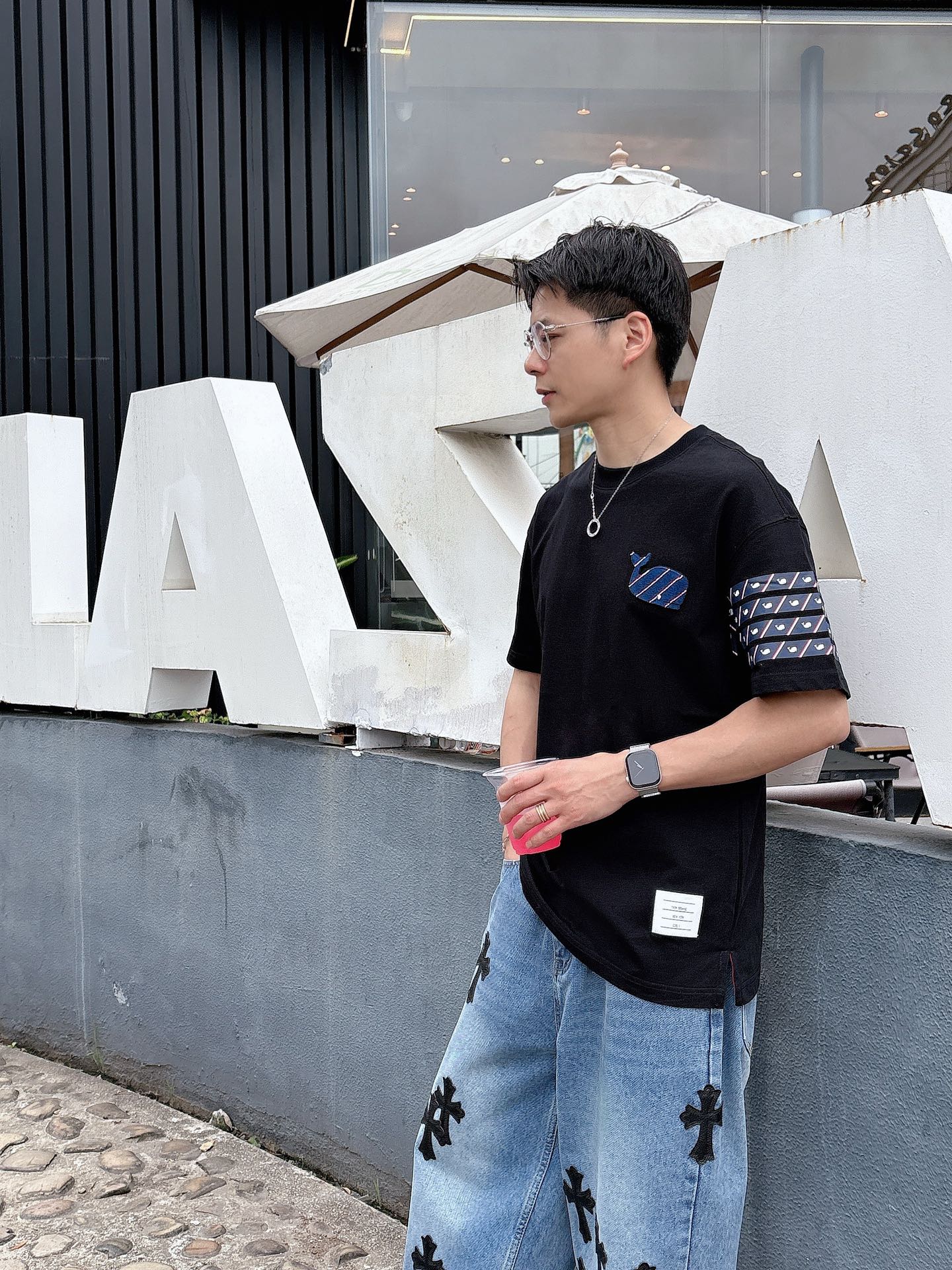   
tb 25SS春夏新款首发专柜最新款短袖圆领T恤 高端订制 设计前卫时尚！品牌logo重工艺设计 