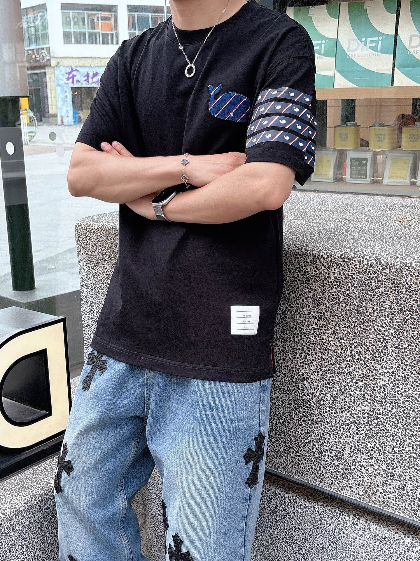   
tb 25SS春夏新款首发专柜最新款短袖圆领T恤 高端订制 设计前卫时尚！品牌logo重工艺设计 