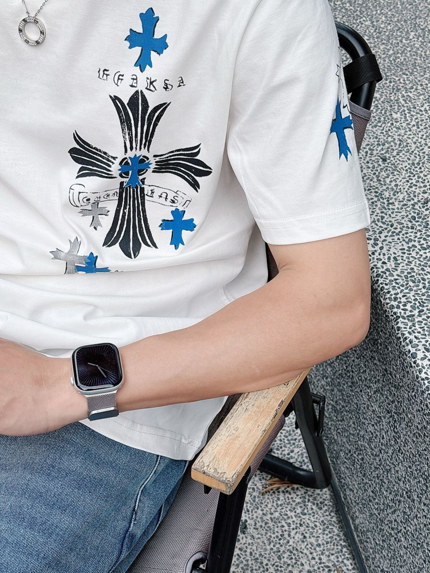   手绘工艺
克罗心 25SS春夏新款首发专柜最新款短袖圆领T恤 高端订制 设计前卫时尚！品牌logo重