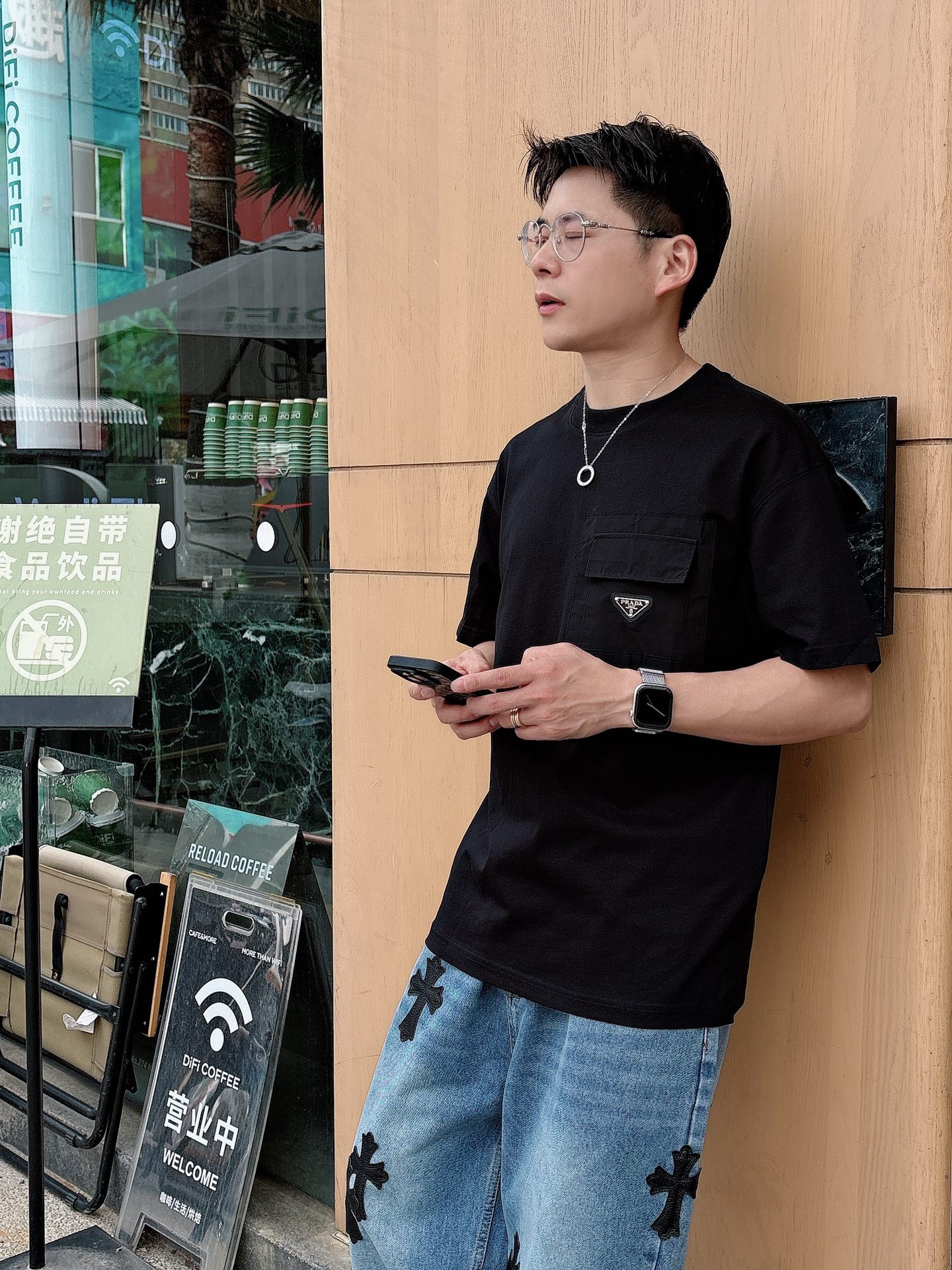   
普拉达 25SS春夏新款首发专柜最新款短袖圆领T恤 高端订制 设计前卫时尚！品牌logo重工艺设计