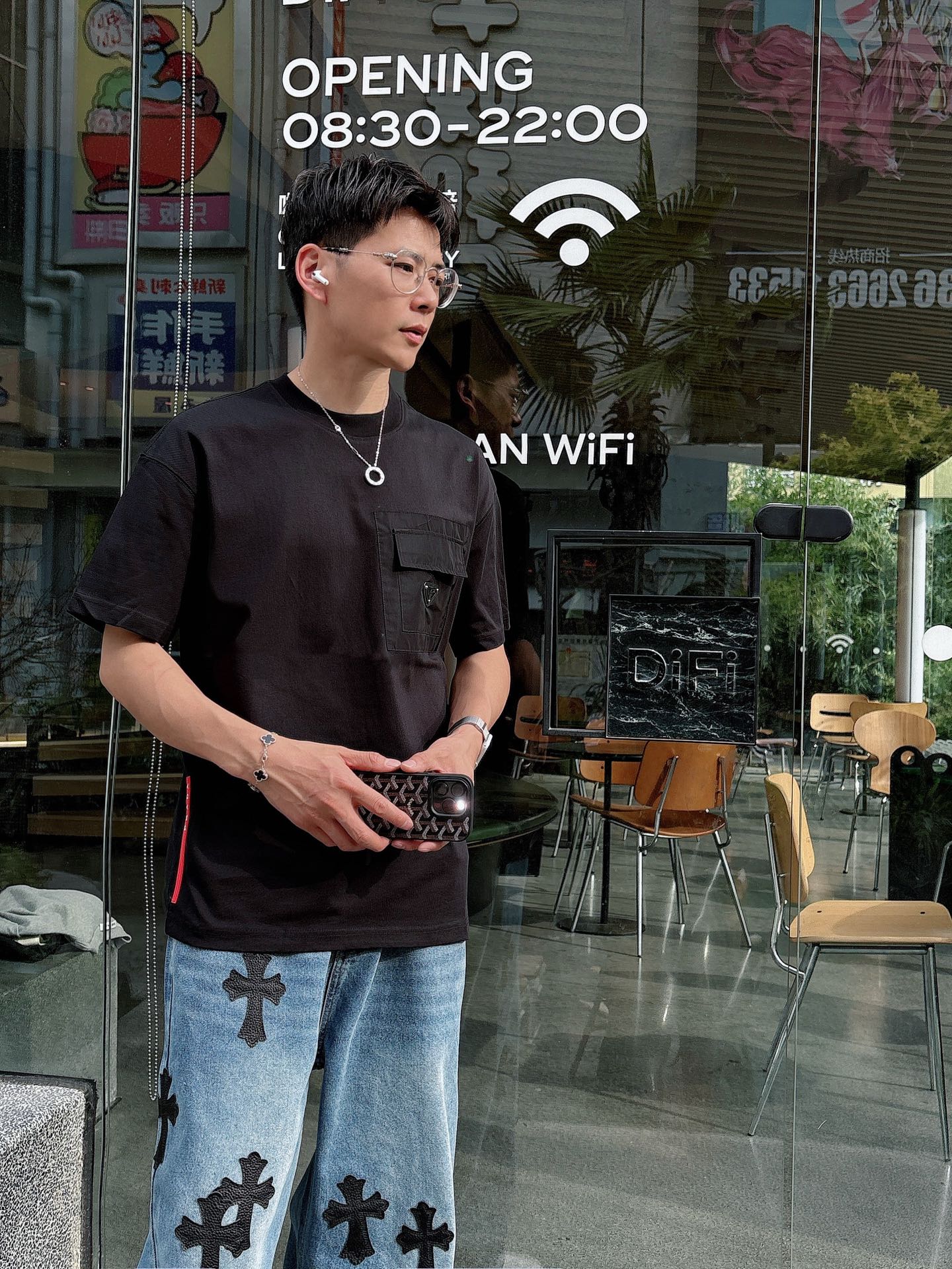   
普拉达 25SS春夏新款首发专柜最新款短袖圆领T恤 高端订制 设计前卫时尚！品牌logo重工艺设计