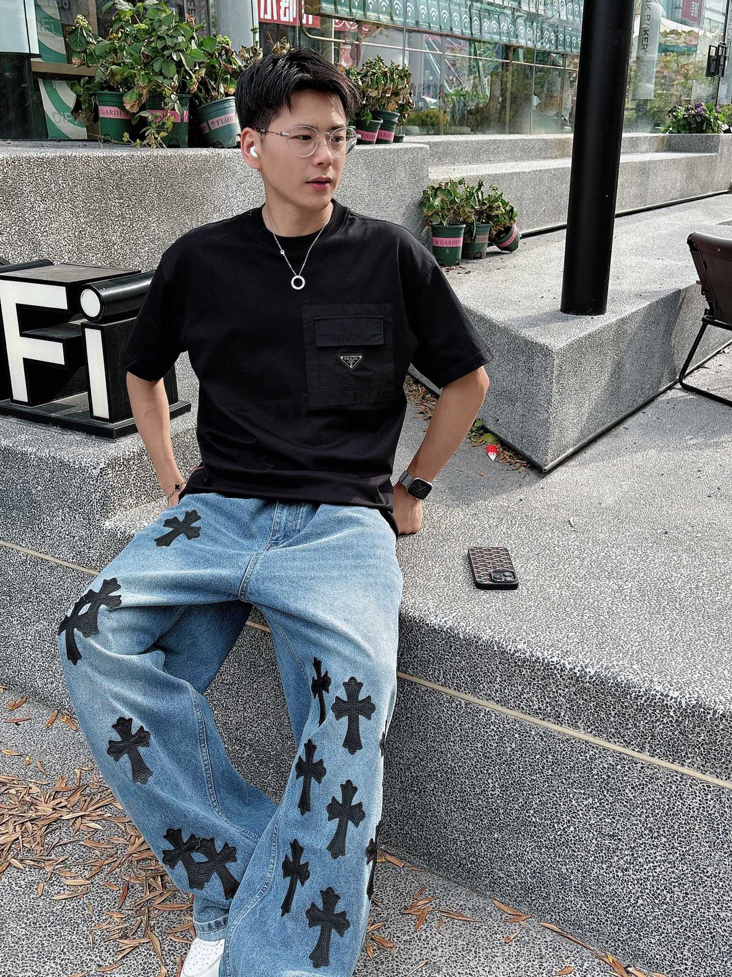   
普拉达 25SS春夏新款首发专柜最新款短袖圆领T恤 高端订制 设计前卫时尚！品牌logo重工艺设计