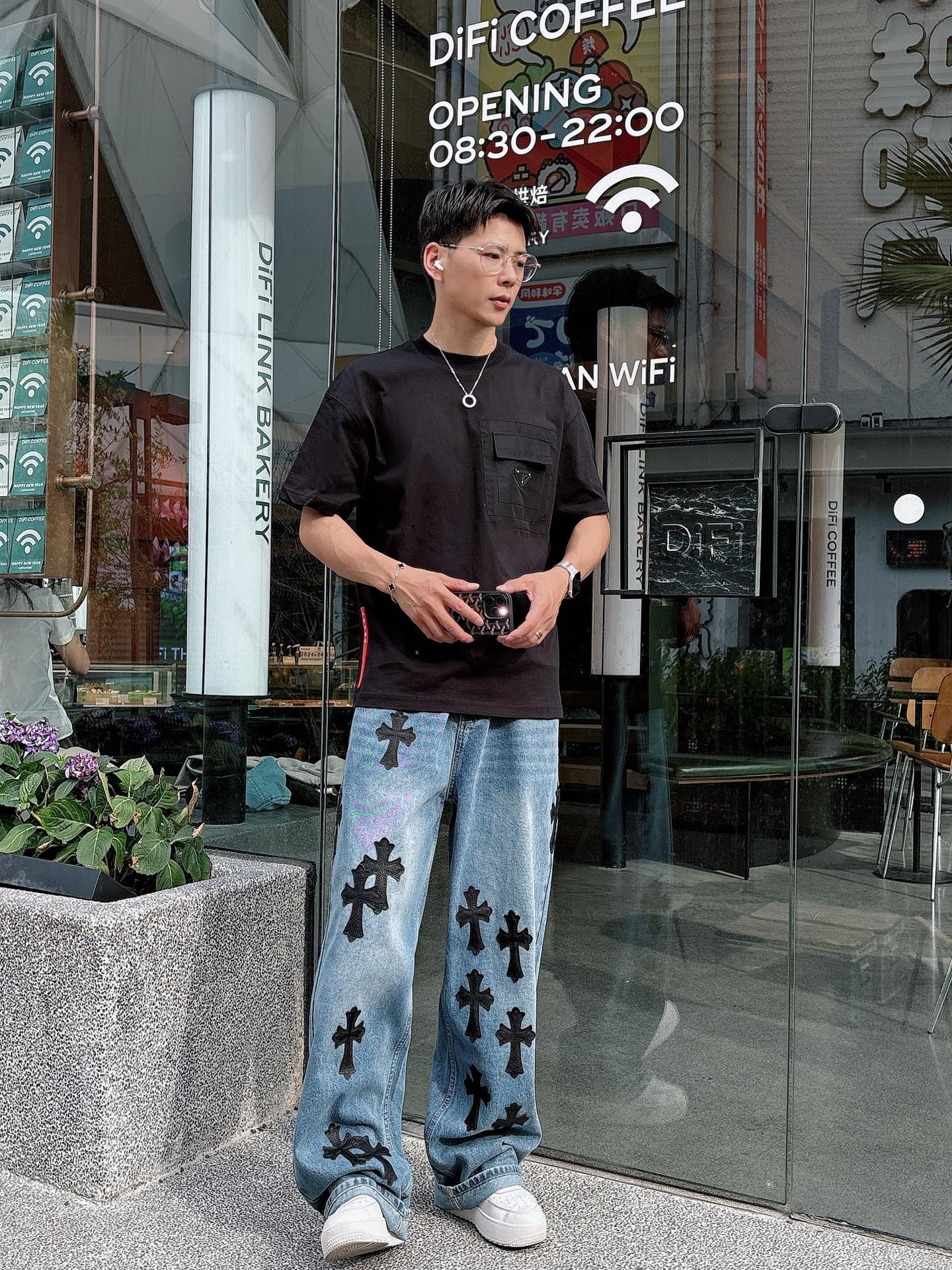   
普拉达 25SS春夏新款首发专柜最新款短袖圆领T恤 高端订制 设计前卫时尚！品牌logo重工艺设计