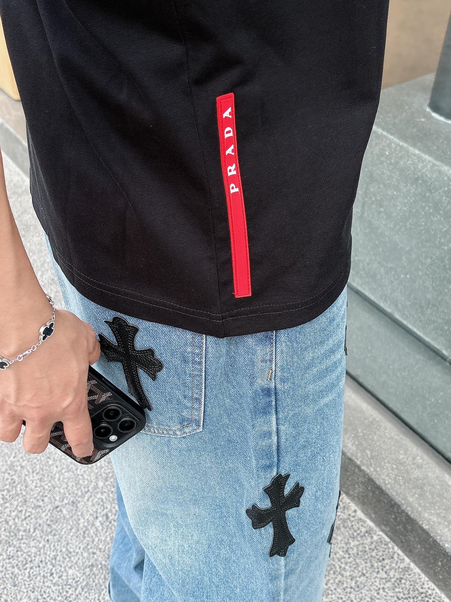   
普拉达 25SS春夏新款首发专柜最新款短袖圆领T恤 高端订制 设计前卫时尚！品牌logo重工艺设计