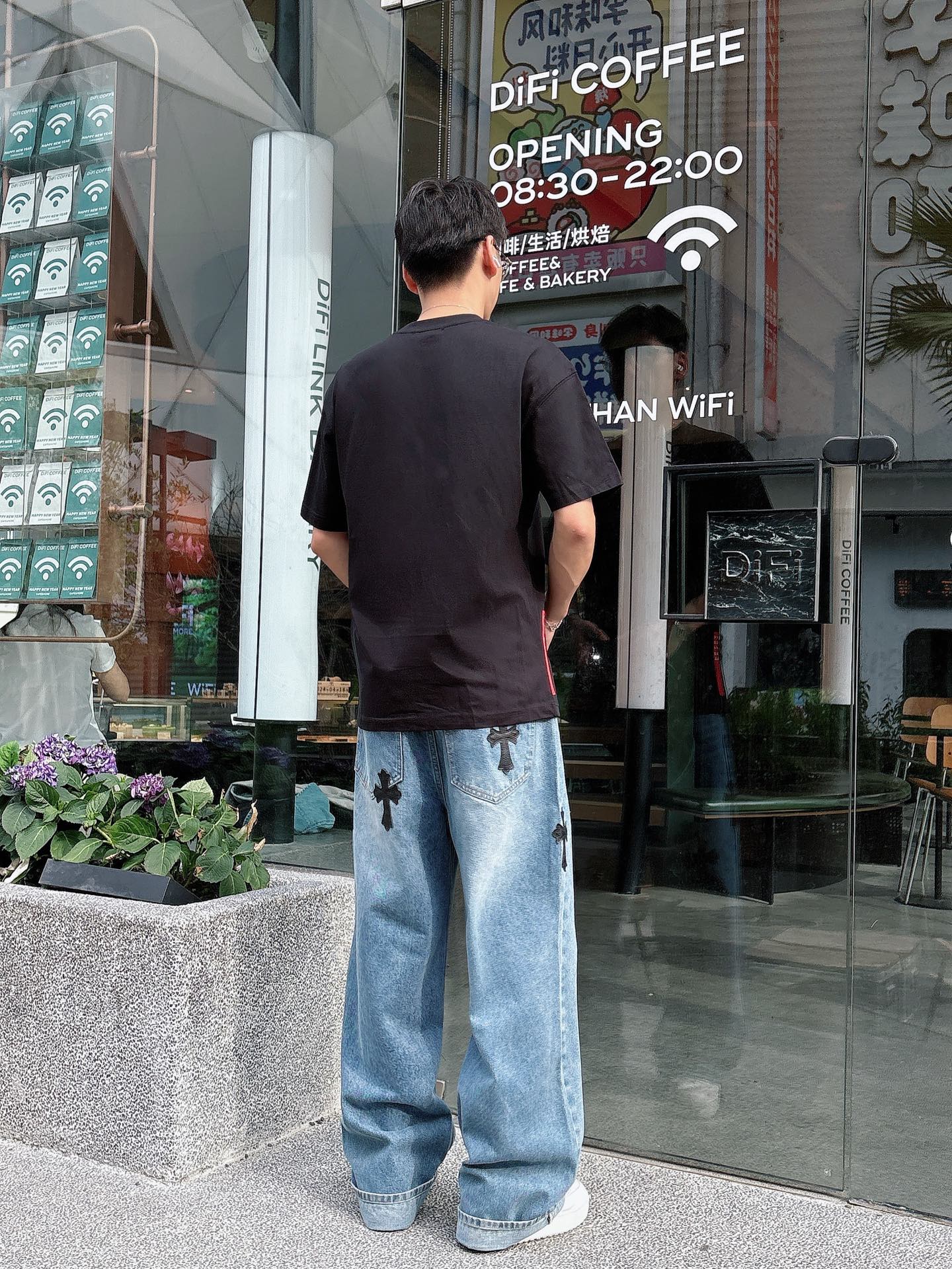   
普拉达 25SS春夏新款首发专柜最新款短袖圆领T恤 高端订制 设计前卫时尚！品牌logo重工艺设计