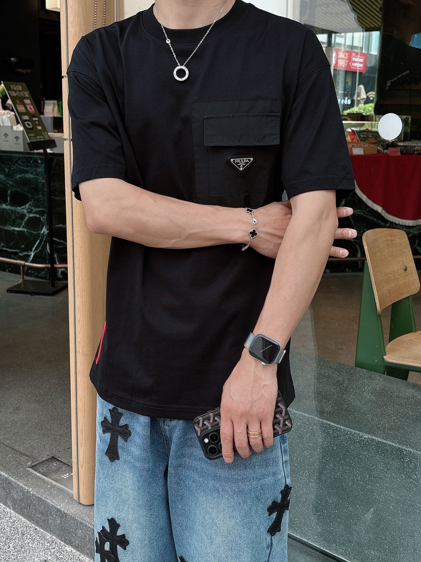   
普拉达 25SS春夏新款首发专柜最新款短袖圆领T恤 高端订制 设计前卫时尚！品牌logo重工艺设计