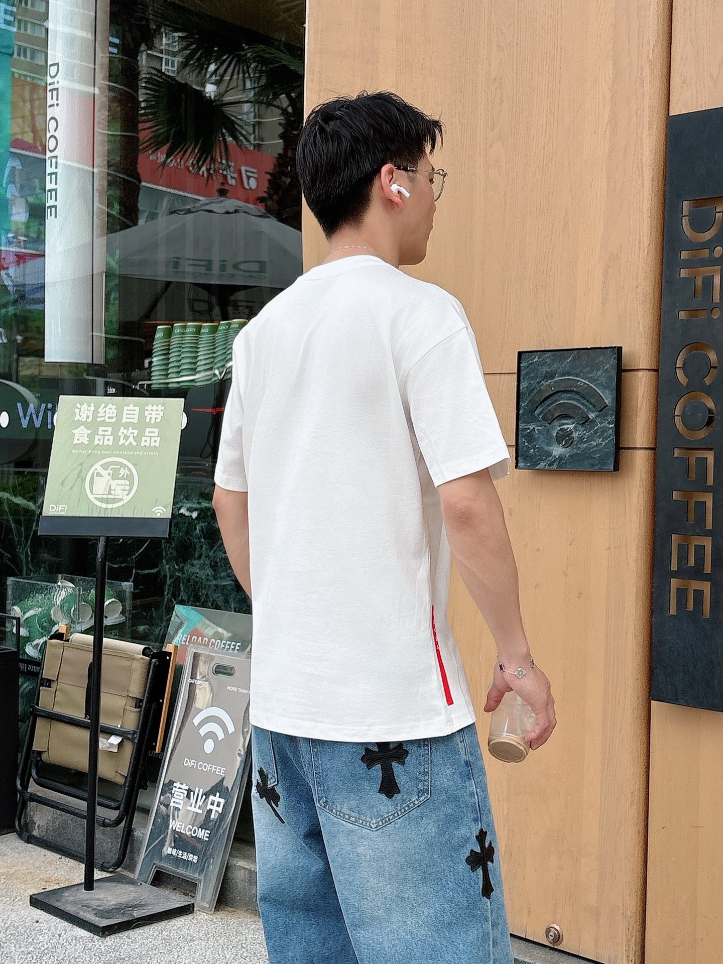   
普拉达 25SS春夏新款首发专柜最新款短袖圆领T恤 高端订制 设计前卫时尚！品牌logo重工艺设计