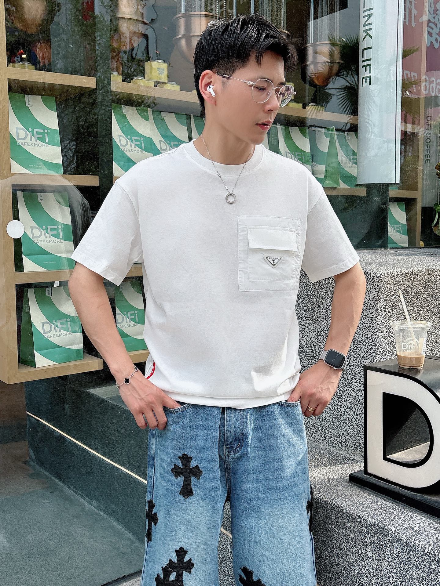   
普拉达 25SS春夏新款首发专柜最新款短袖圆领T恤 高端订制 设计前卫时尚！品牌logo重工艺设计