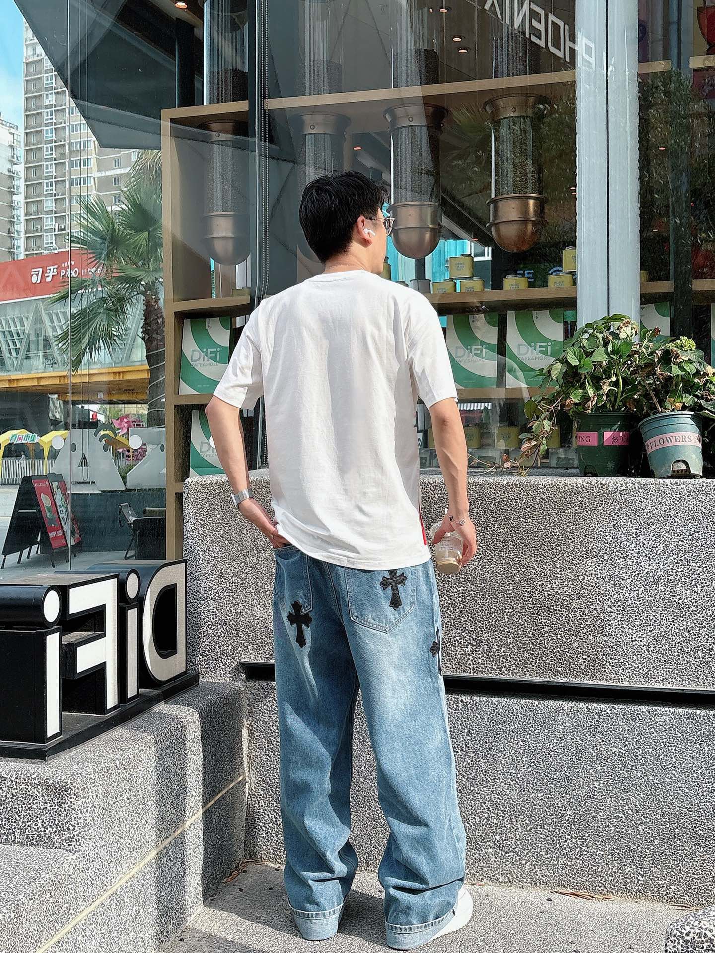   
普拉达 25SS春夏新款首发专柜最新款短袖圆领T恤 高端订制 设计前卫时尚！品牌logo重工艺设计