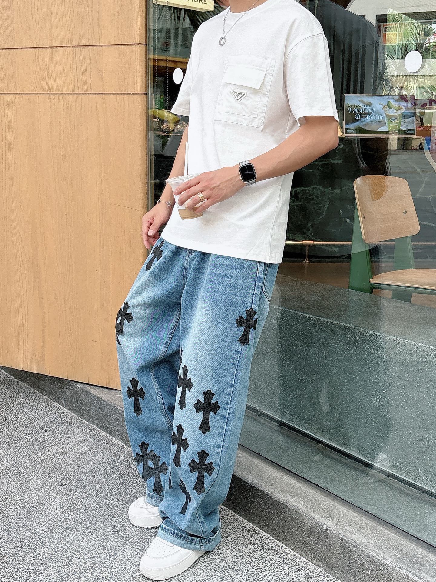   
普拉达 25SS春夏新款首发专柜最新款短袖圆领T恤 高端订制 设计前卫时尚！品牌logo重工艺设计