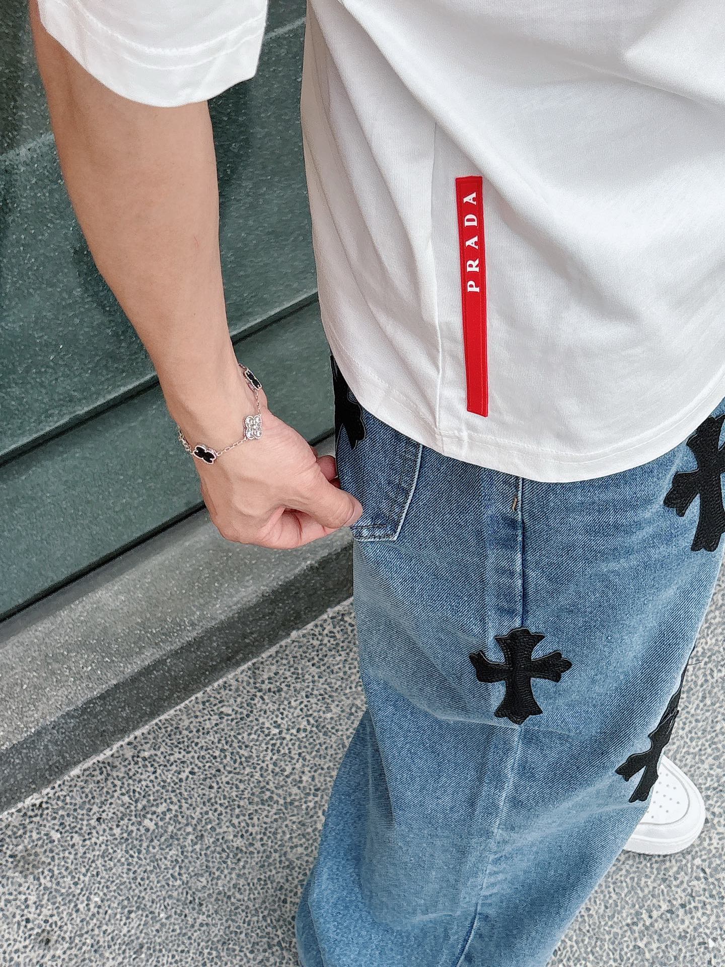   
普拉达 25SS春夏新款首发专柜最新款短袖圆领T恤 高端订制 设计前卫时尚！品牌logo重工艺设计