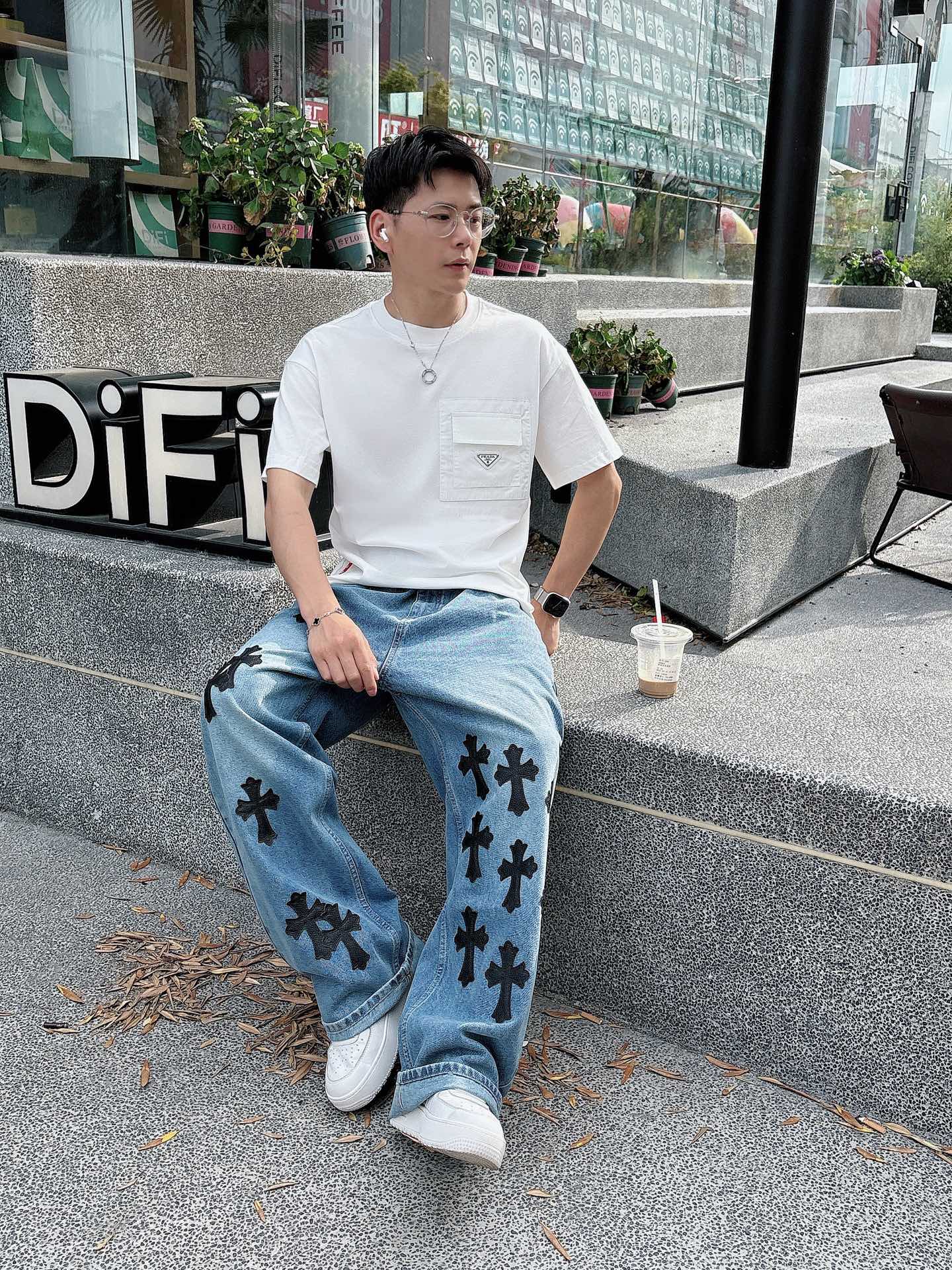   
普拉达 25SS春夏新款首发专柜最新款短袖圆领T恤 高端订制 设计前卫时尚！品牌logo重工艺设计