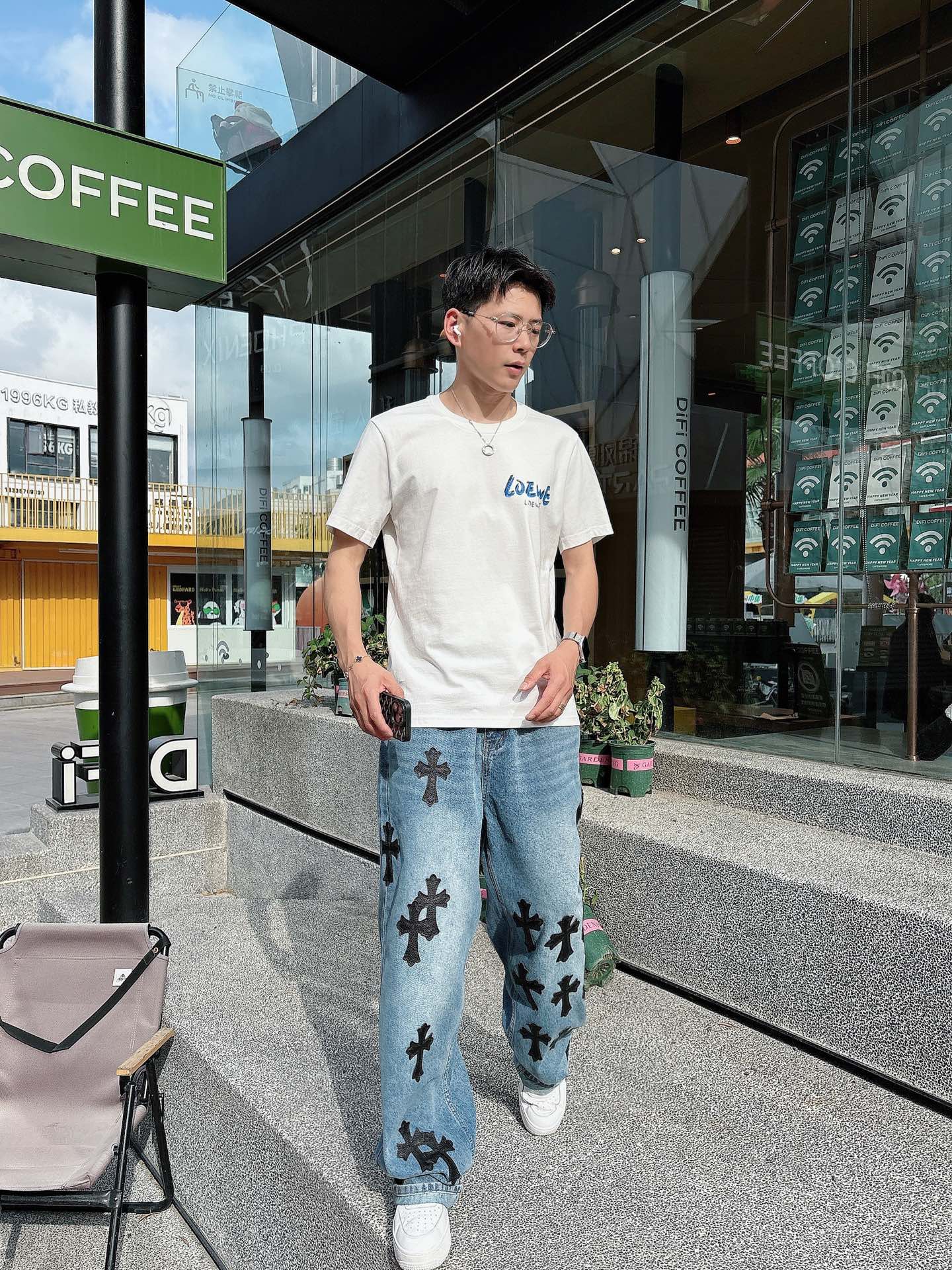   手绘工艺
罗意威 25SS春夏新款首发专柜最新款短袖圆领T恤 高端订制 设计前卫时尚！品牌logo重