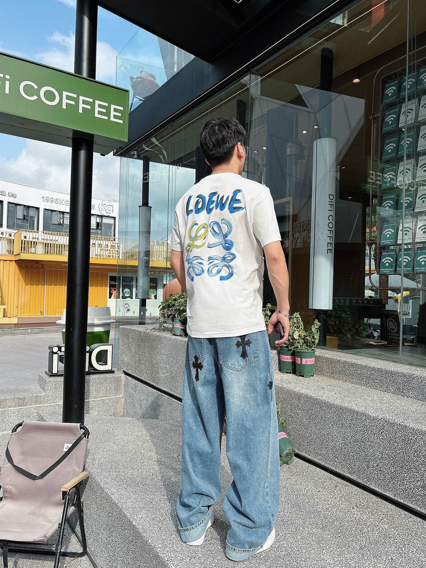   手绘工艺
罗意威 25SS春夏新款首发专柜最新款短袖圆领T恤 高端订制 设计前卫时尚！品牌logo重