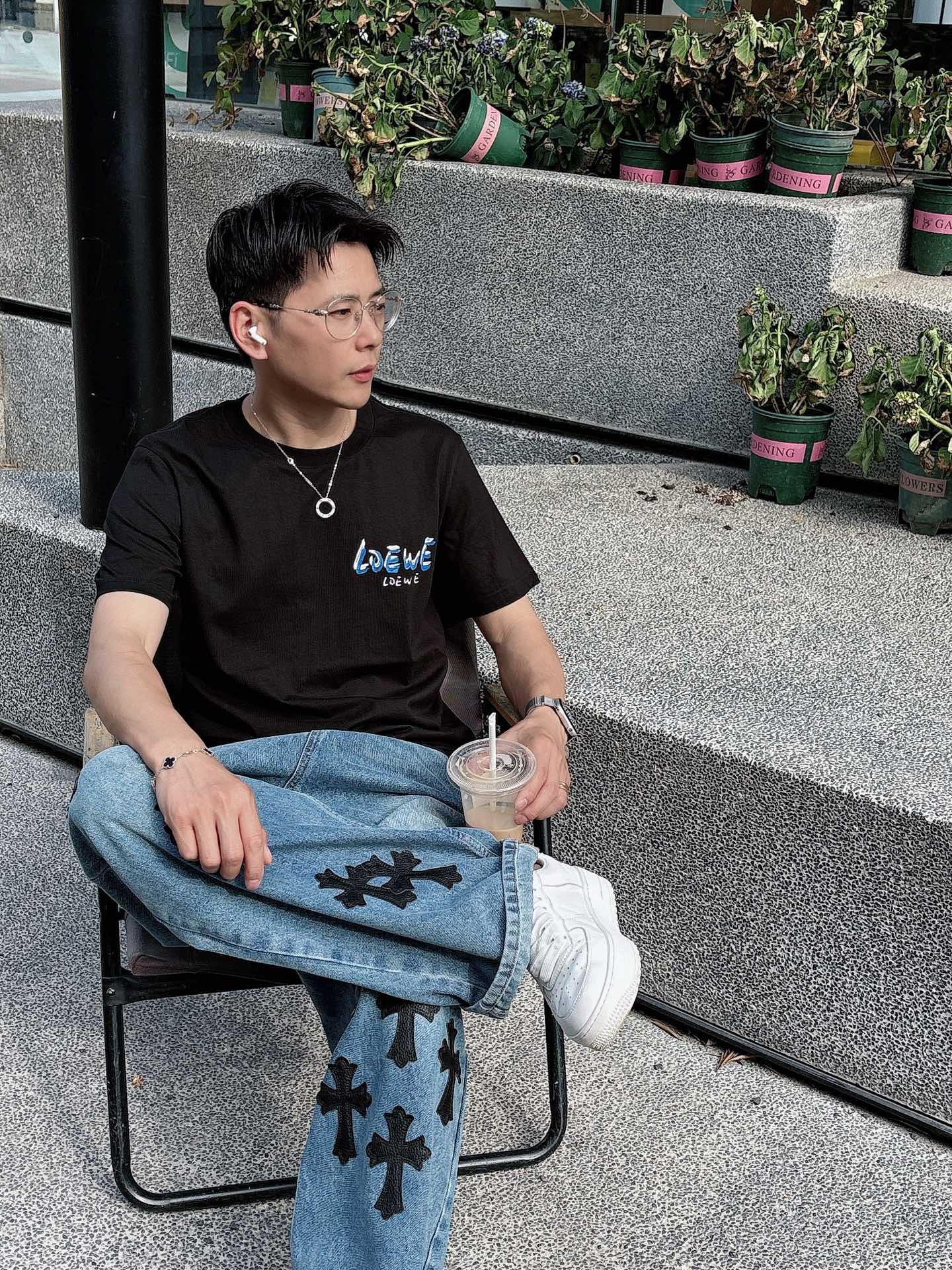   手绘工艺
罗意威 25SS春夏新款首发专柜最新款短袖圆领T恤 高端订制 设计前卫时尚！品牌logo重