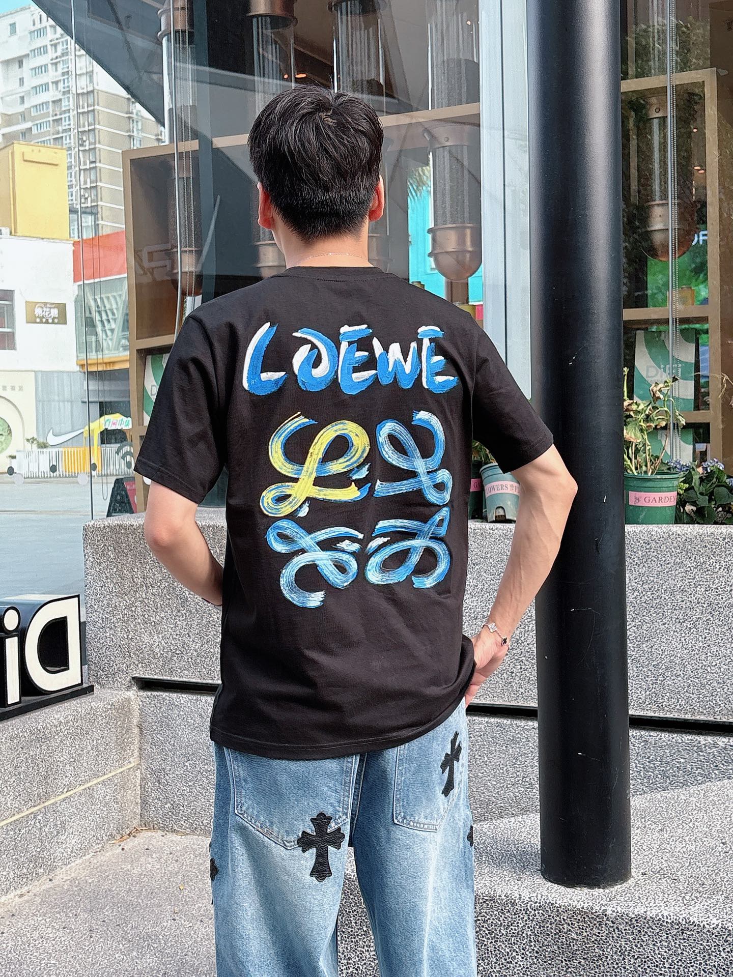   手绘工艺
罗意威 25SS春夏新款首发专柜最新款短袖圆领T恤 高端订制 设计前卫时尚！品牌logo重