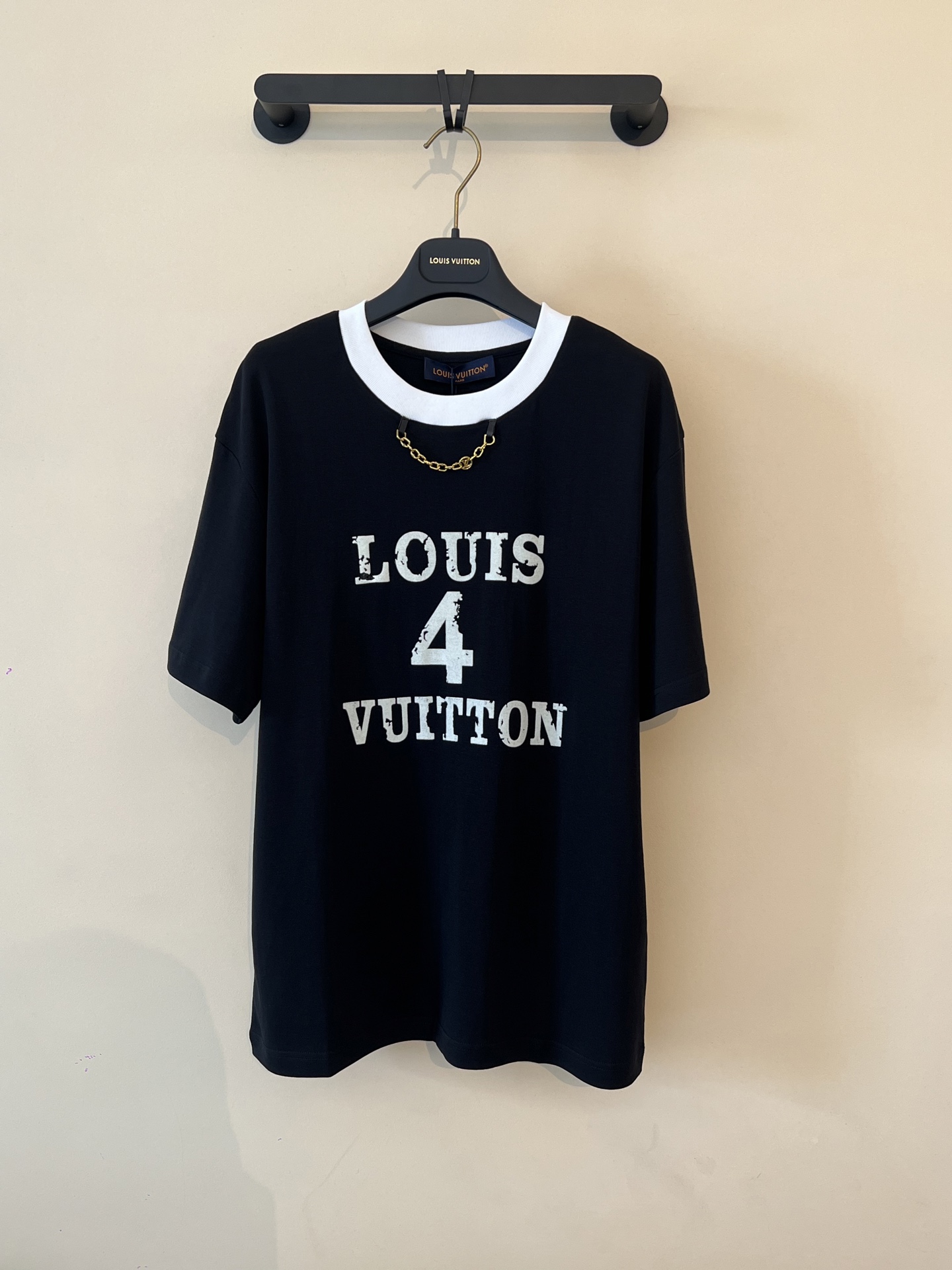 NO:480413,.Louis Vuitton exclusively offers new original single men's casual short sleeves, high-end customization, high-end version, fashionable and versatile imported fabric, super soft and delicate, skin-friendly and comfortable to wear, high-end boutique, OEM, fine-made top body, very good, men's essential items, three standards, complete code M-3XL,,louis vuitton,louis vuitton,T-shirt,alexander wang19860909.Louis Vuitton路易威登独家专供新款原单男士休闲短袖 高端定制 高端版本 时尚百搭爆款进口面料 手感超柔软细腻 穿着亲肤舒适 高端精品 代工厂精细做上身非常赞 男士必备单品 三标齐全 码数M-3XL,,louis vuitton,louis vuitton,T-shirt,alexander wang,Men's clothing