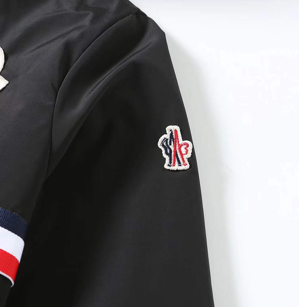 Chaqueta Moncler de Otoño 2024: Comodidad y Estilo Exclusivo 6 a1727546013772 3173