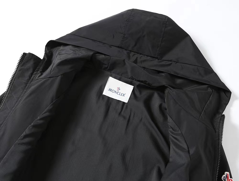 Chaqueta Moncler de Otoño 2024: Comodidad y Estilo Exclusivo 8 a1727546014796 8824