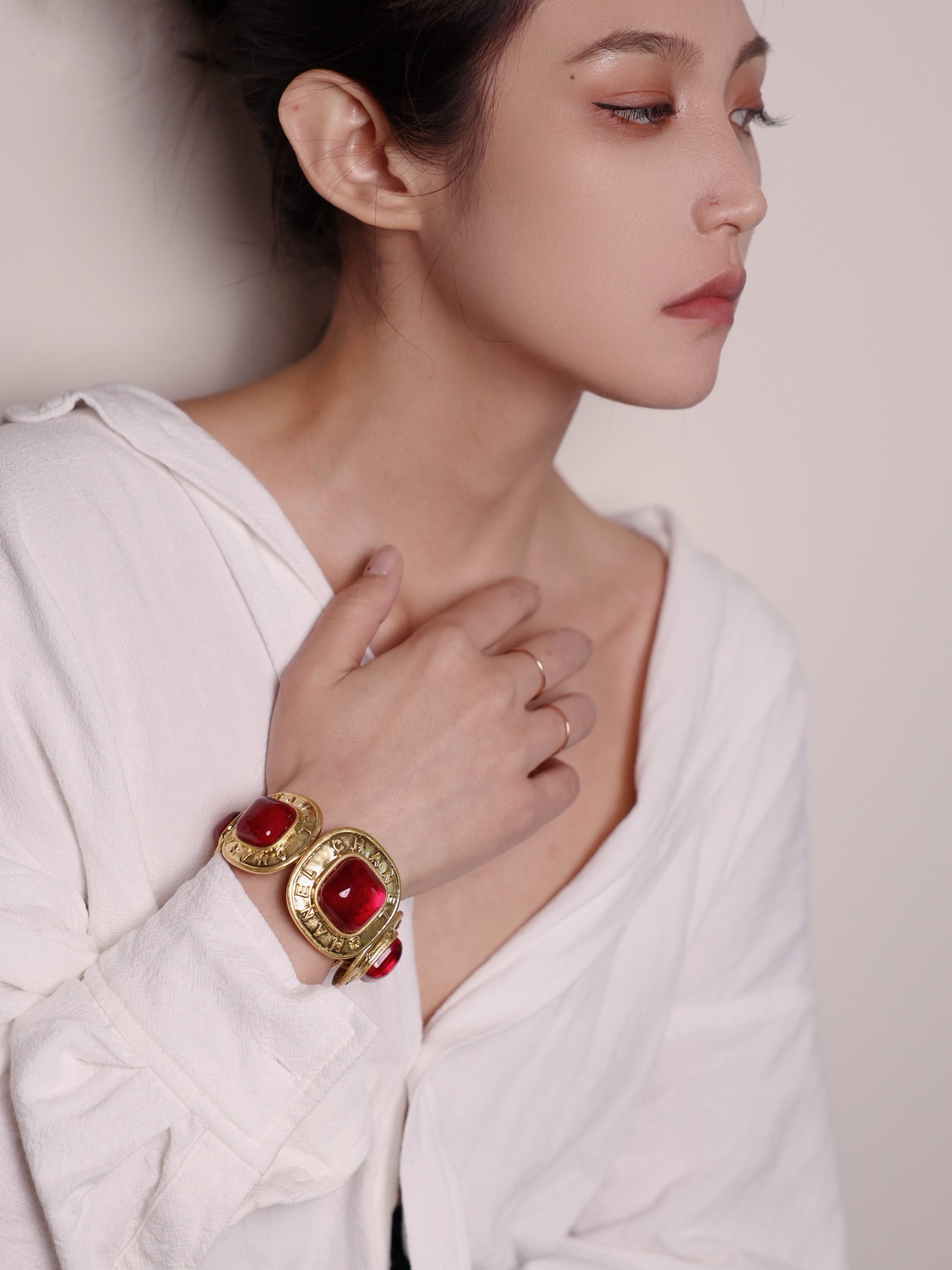 NO:714418,Xiaoxiang Medieval Letters Glazed Bracelet, Red, Green, Black, Bracelet, Cartier High-End Jewelry19860909小香中古字母 琉璃手镯 红,绿,黑三色,,bracelet,卡迪亚高端饰品,Jewelry