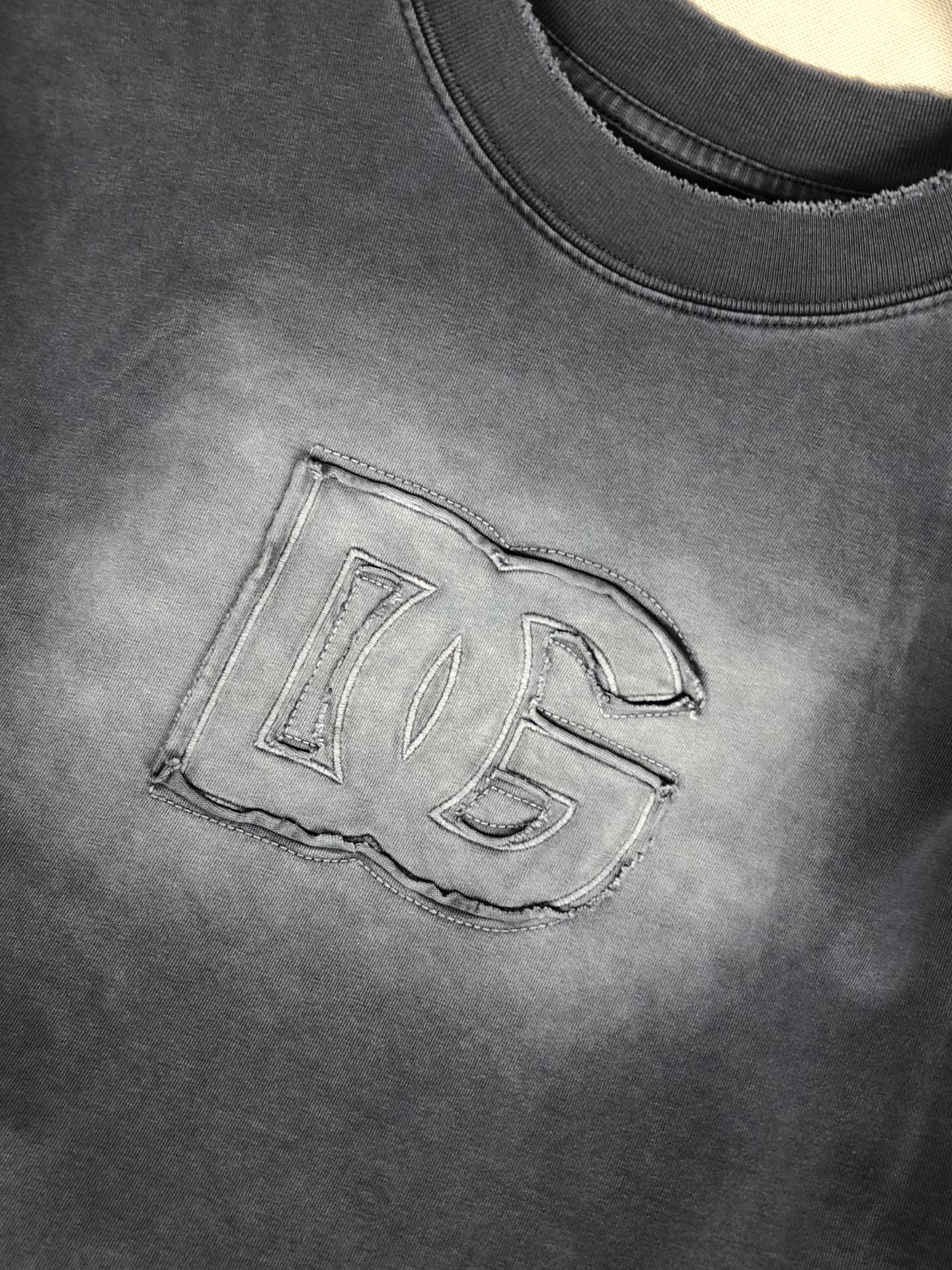  🆕杜嘉班纳D&G🆕 2024新款 重磅秋冬T恤🏖，官网同步 原版1-1复、洗水割烂工艺 ，做工精细无可