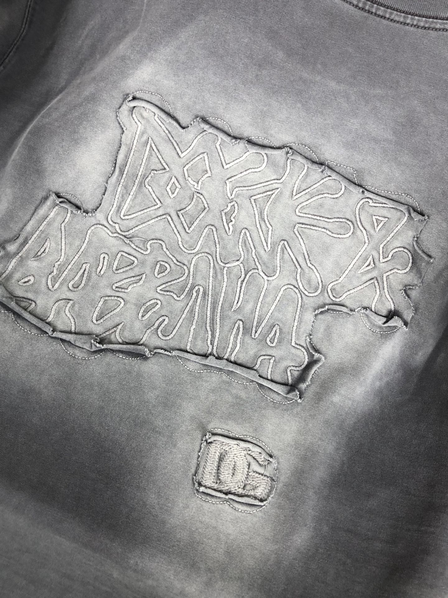  🆕杜嘉班纳D&G🆕 2024新款 重磅秋冬T恤🏖，官网同步 原版1-1复、洗水割烂工艺 ，做工精细无可
