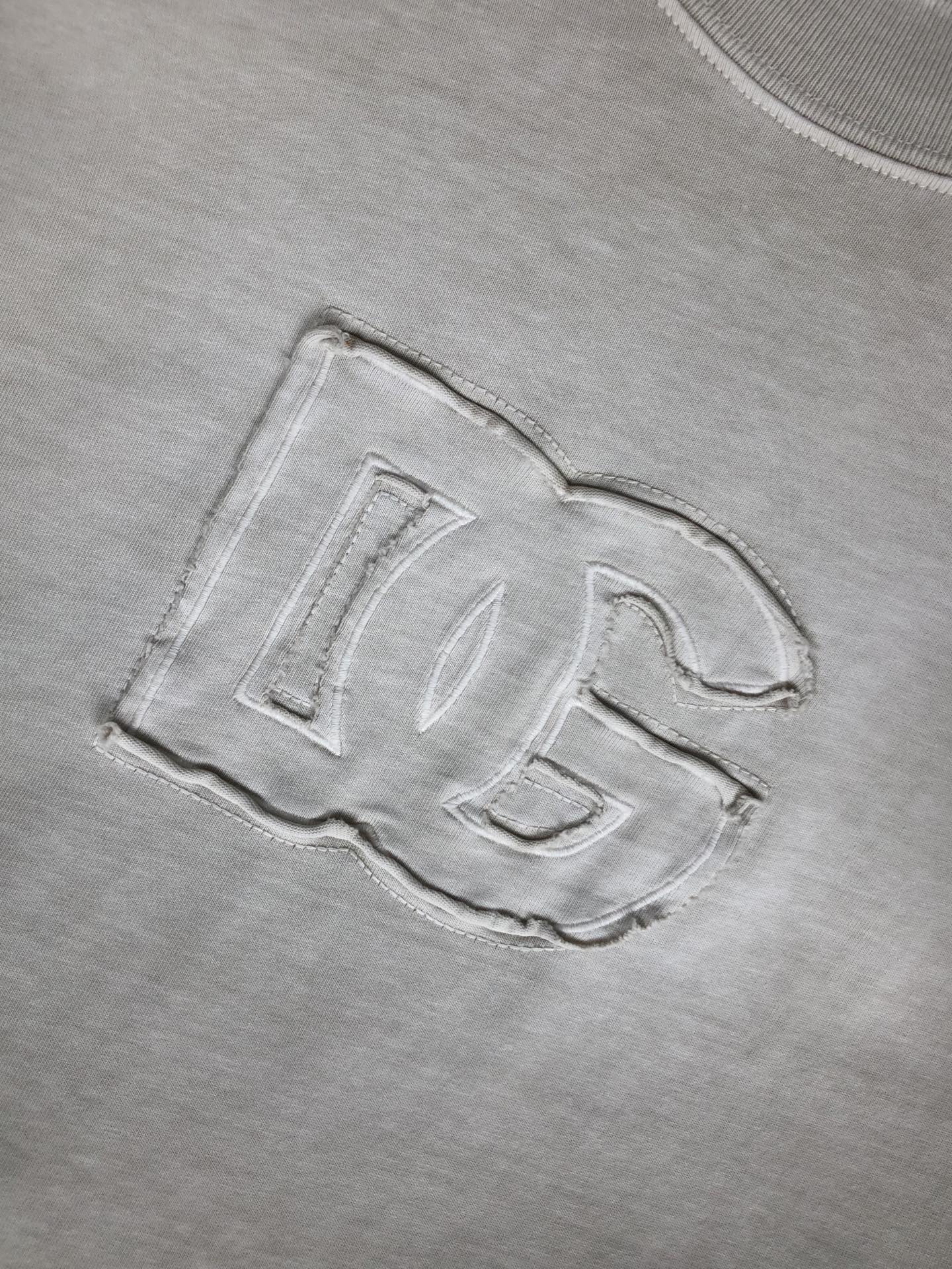  🆕杜嘉班纳D&G🆕 2024新款 重磅秋冬T恤🏖，官网同步 原版1-1复、洗水割烂工艺 ，做工精细无可