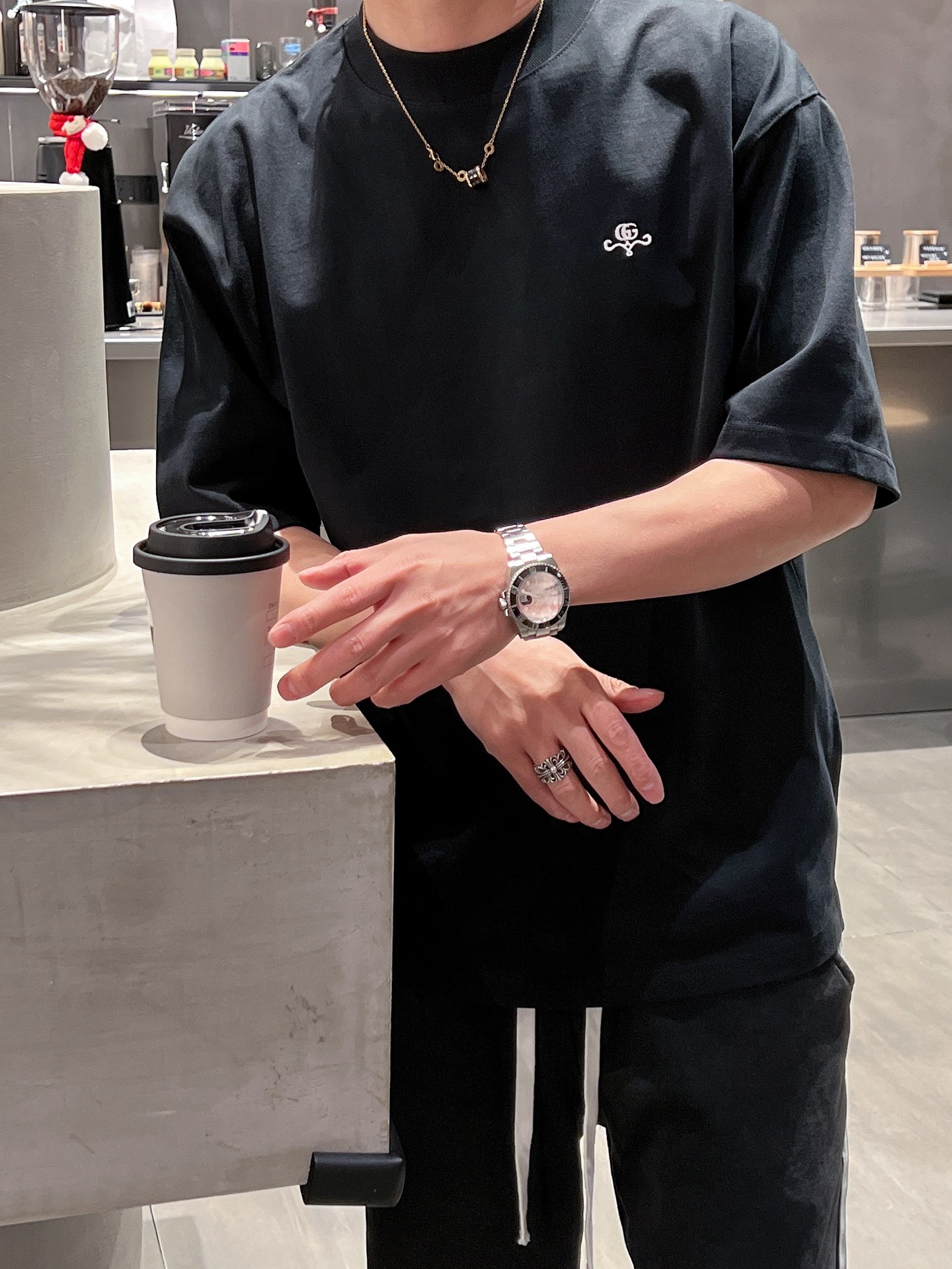 NO:515367,The event model continues to be effective and makes more 20. Gucci 2025 new crafts embroidery, cut and worn, spring and summer new styles, the latest short-sleeved round-neck T-shirt, the same style on the official website, high-end customization, avant-garde and fashionable design!  Brand logo heavy craftsmanship design, high-end pure cotton fabric, soft feel, comfortable to wear, exquisite counter-level car line, fine workmanship, invincible and handsome upper body effect!  A must-have item for handsome men!  Color black white code number M-3XL code number is a little larger, gucci, T-shirt,tees, t-shirt,alexander wang19860909活动款持续有效多让20 . 古驰2025新工艺绣花割烂磨破春夏新款首发专柜最新款短袖圆领T恤 官网同款 高端订制 设计前卫时尚！品牌logo重工艺设计 高端定纯棉面料.手感柔软.穿着舒适.专柜级别精致车线.做工精细.上身效果无敌帅气！型男必备单品！ 颜色黑色 白色 码数M-3XL码数偏大一点,,gucci,T-shirt,tees，t-shirt,alexander wang,Men's clothing