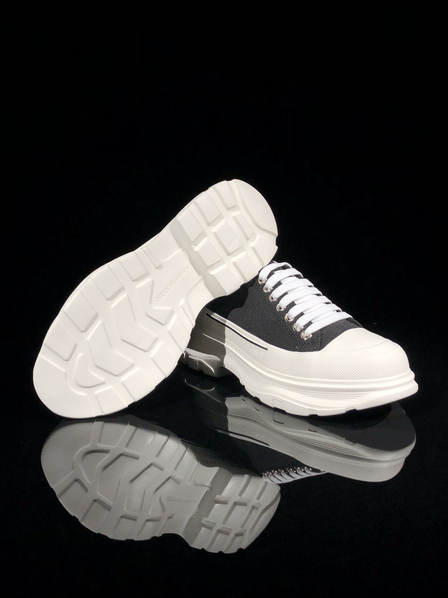 Recommended for refreshing summer: McQueen canvas dad shoes with 7 cm thick soles to increase height and turn your legs into long legs